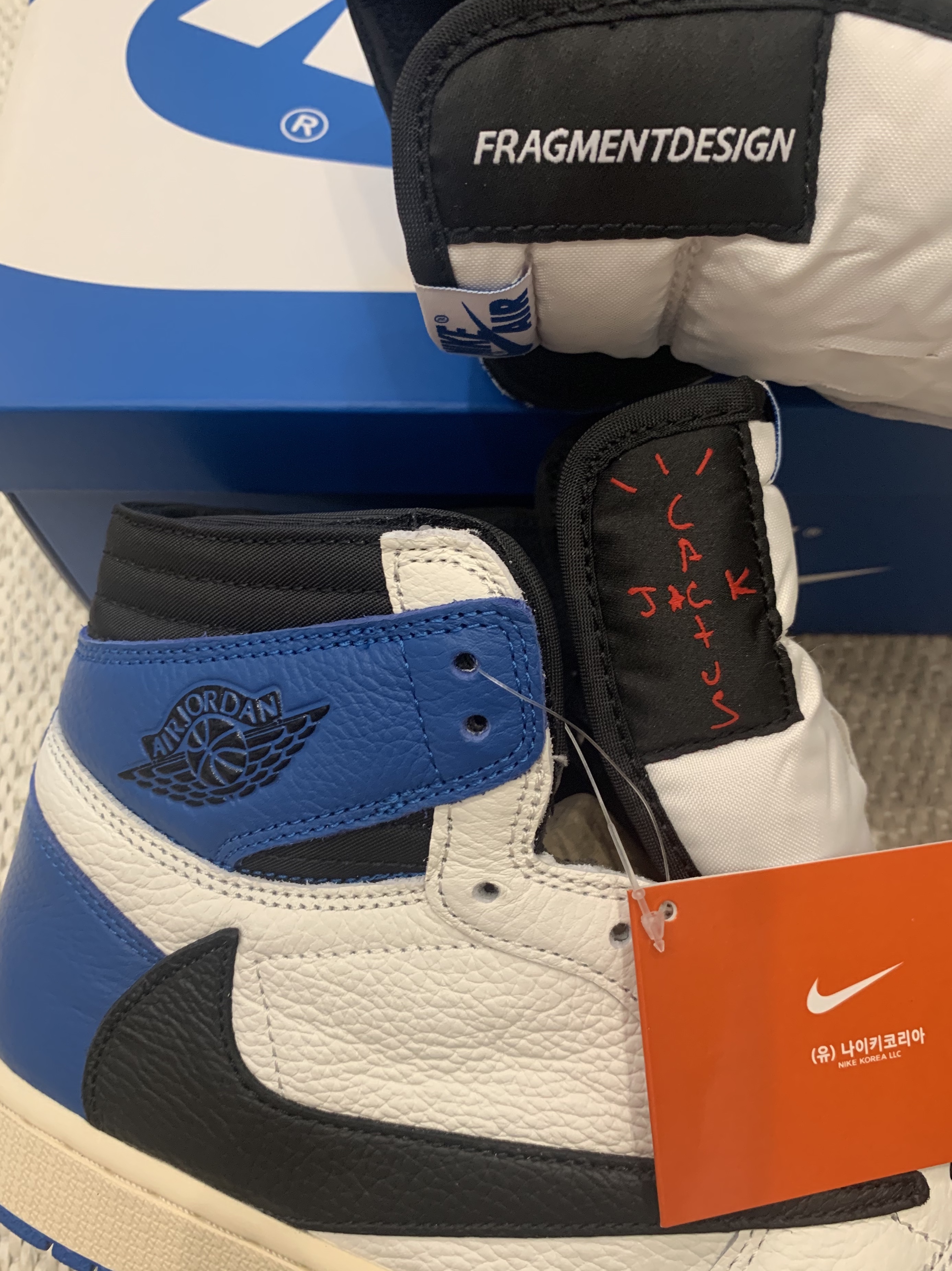Jordan 1 x Travis Scott x Fragment Retro High OG SP Military Blue 착용 스타일