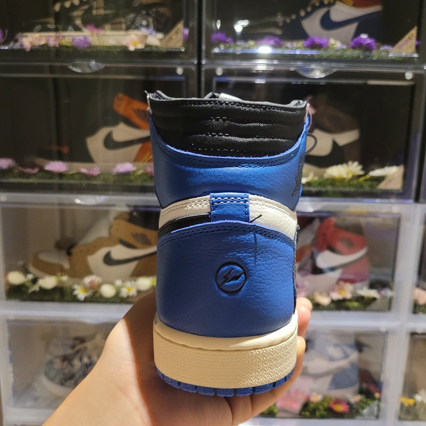 Jordan 1 x Travis Scott x Fragment Retro High OG SP Military Blue 착용 스타일 - 5