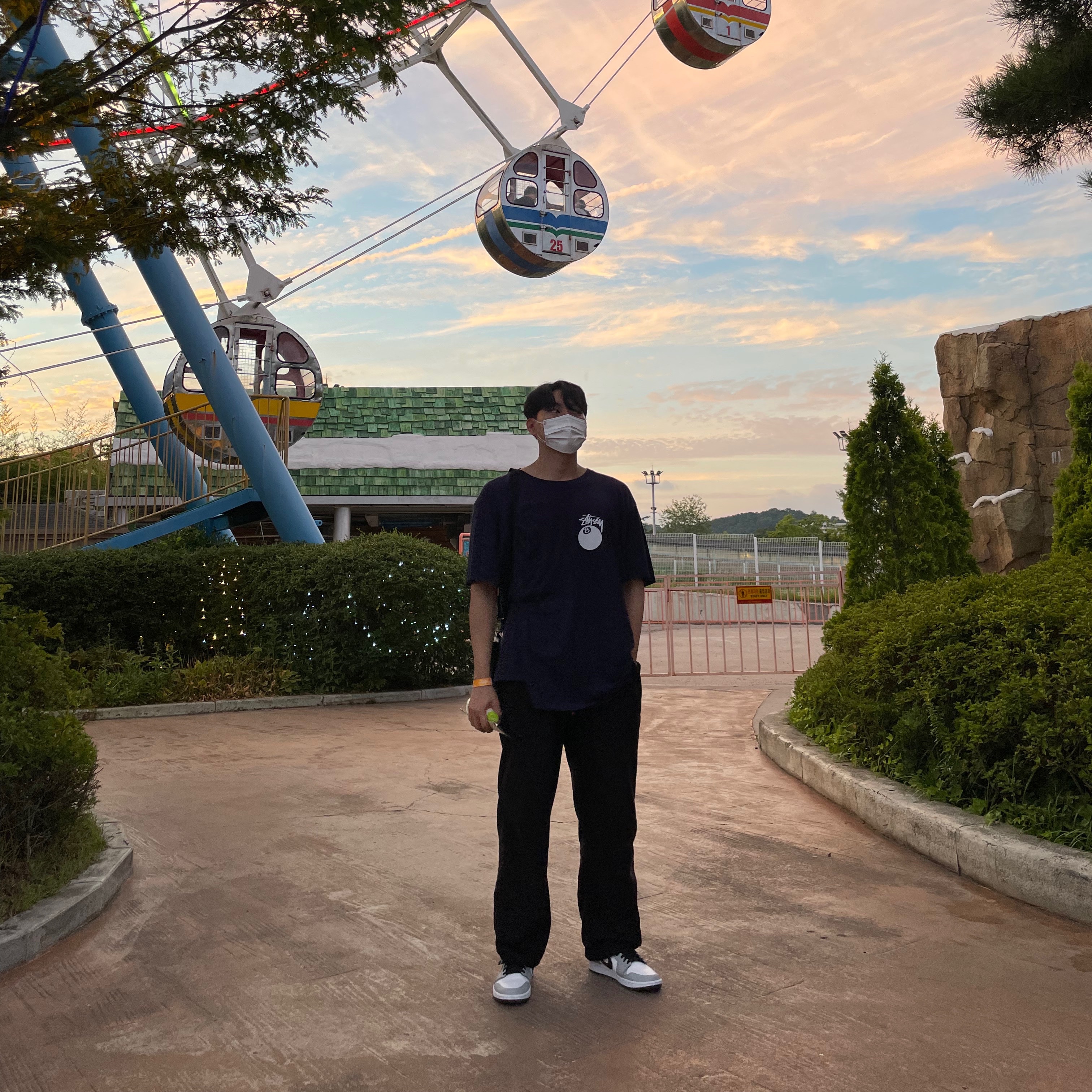 Stussy 8 Ball T-Shirt Black - 21SS, Jordan 1 Low Light Smoke Grey 착용 스타일