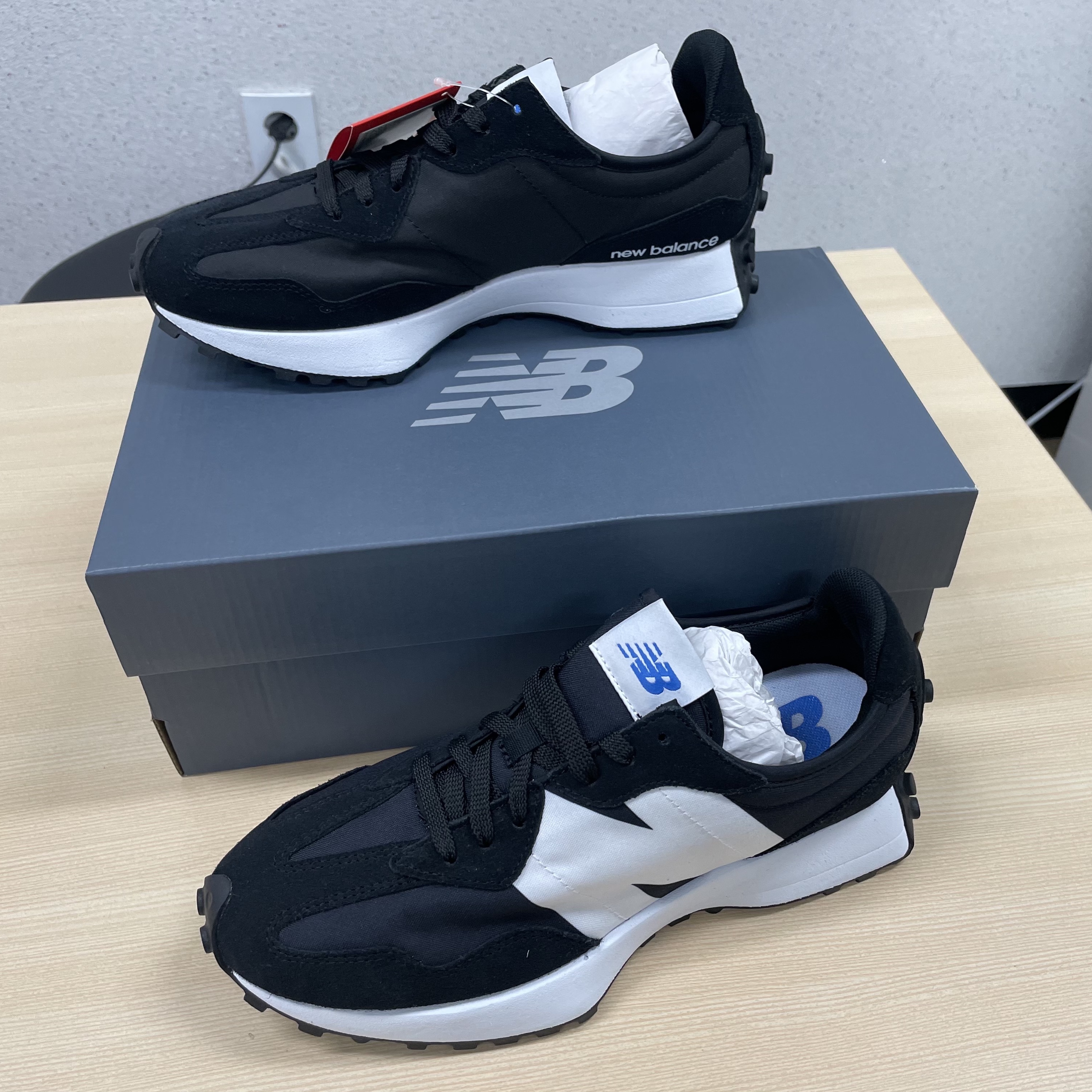 New Balance 327 Black 착용 스타일