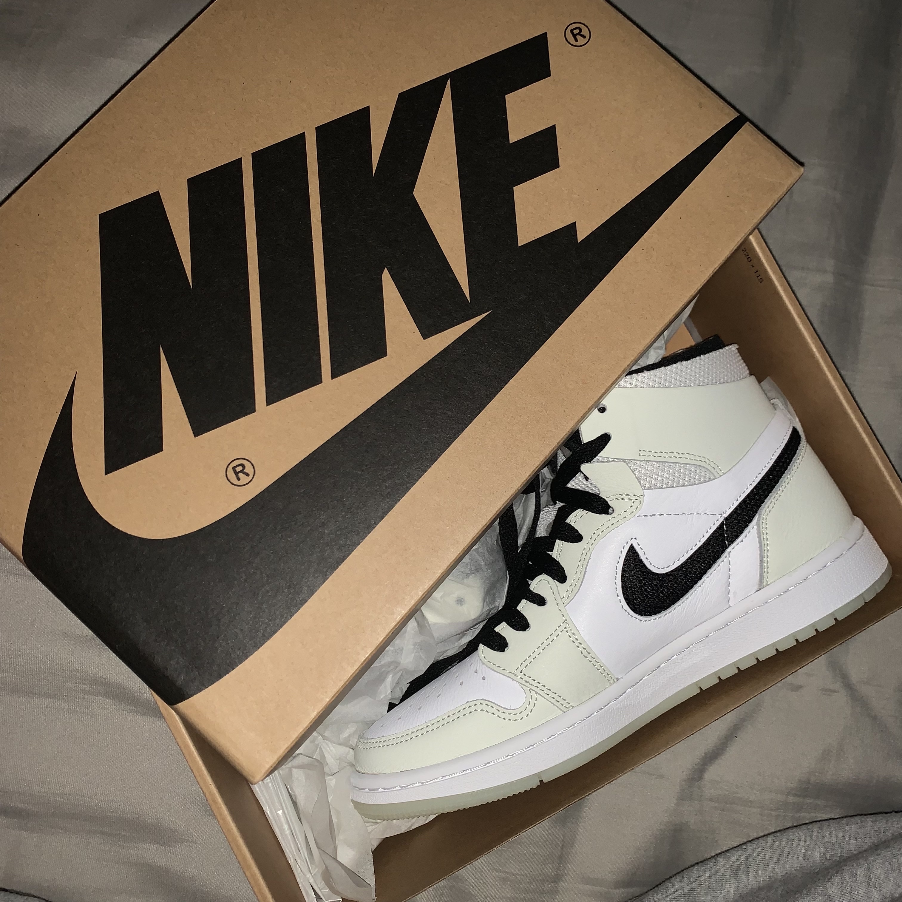 (W) Jordan 1 Zoom Air CMFT Light Bone 착용 스타일 - 3