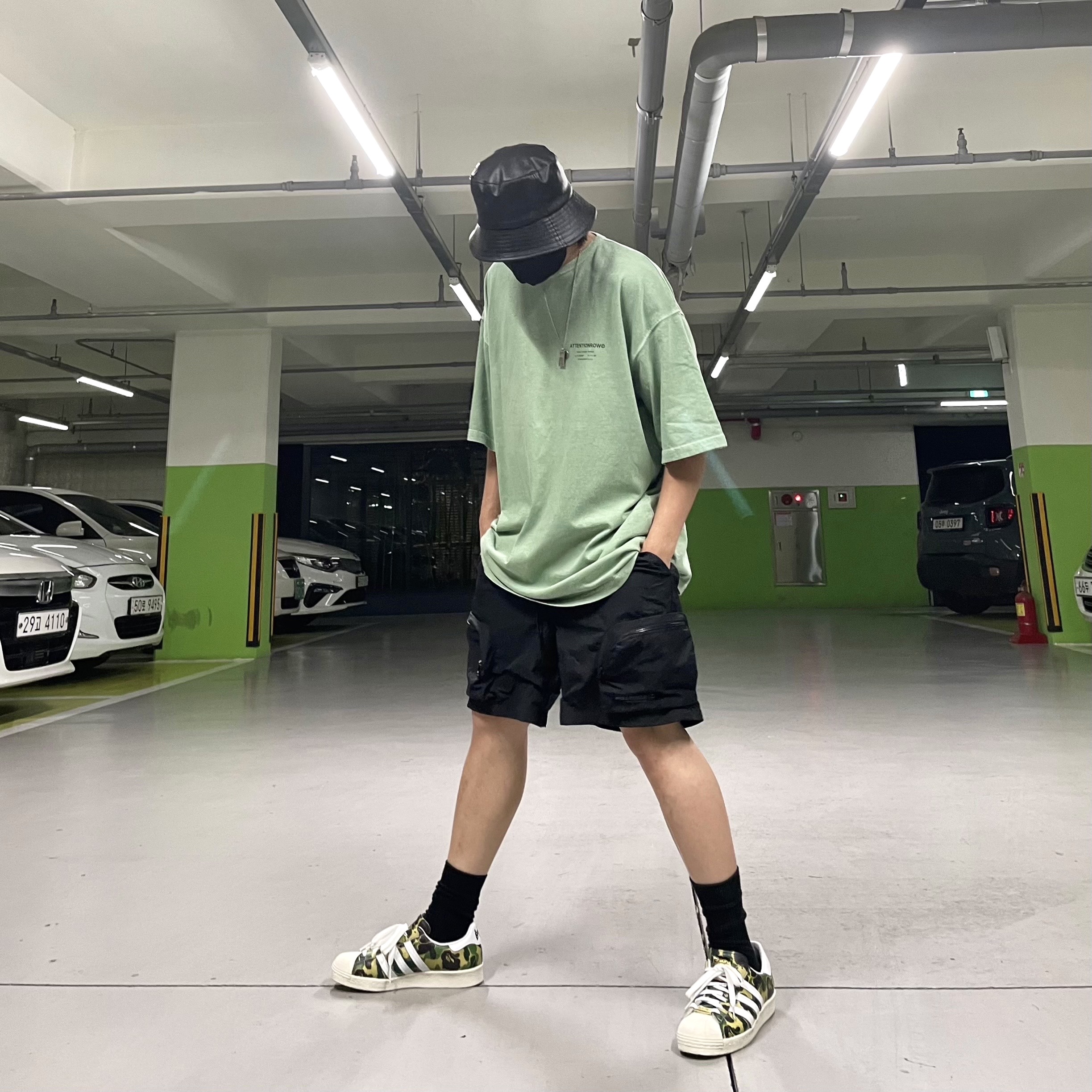 Adidas x BAPE Superstar 80s Green Camo 착용 스타일 - 2