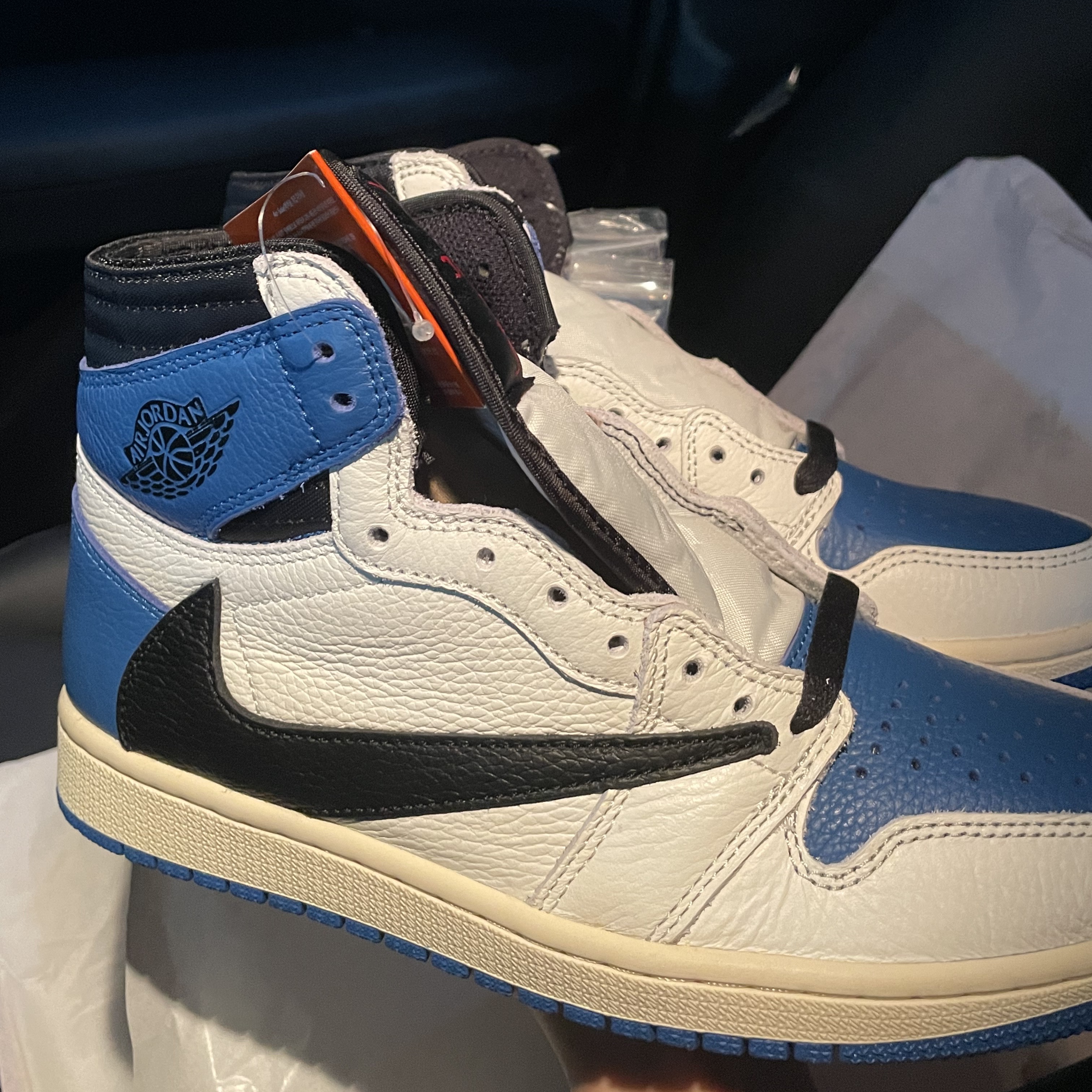 Jordan 1 x Travis Scott x Fragment Retro High OG SP Military Blue 착용 스타일 - 2