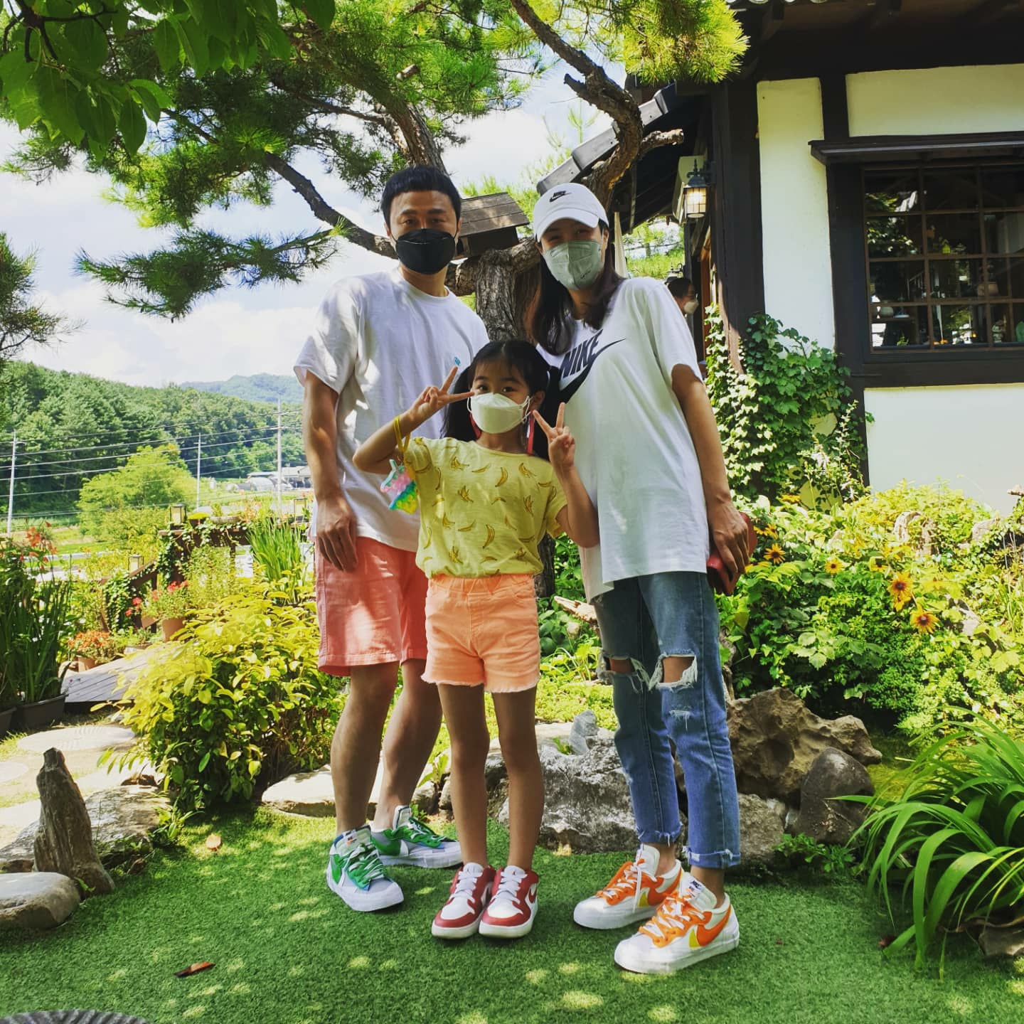 Nike x Sacai Blazer Low Magma Orange, Nike x Sacai Blazer Low Classic Green 착용 스타일