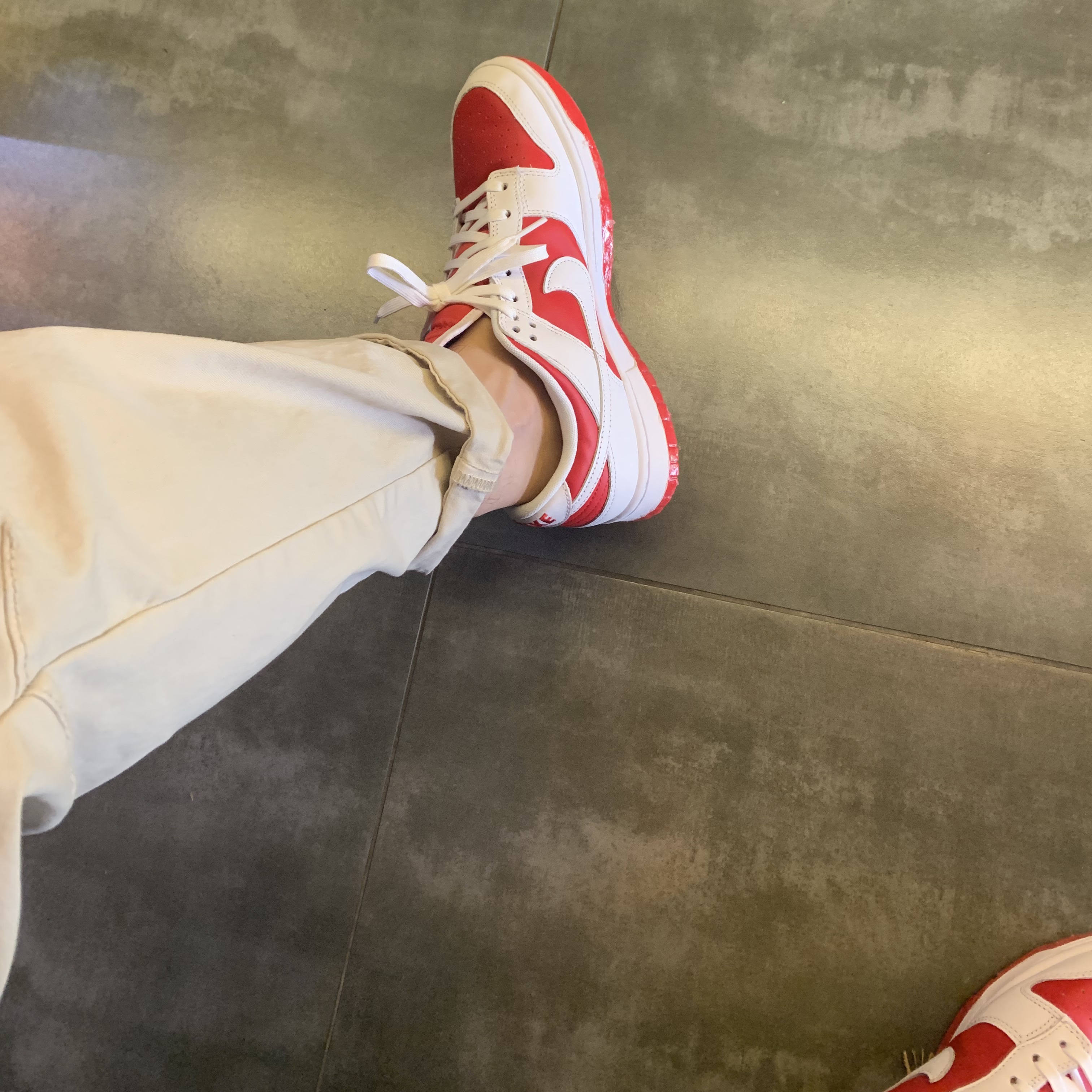 Nike Dunk Low Retro Championship Red 착용 스타일