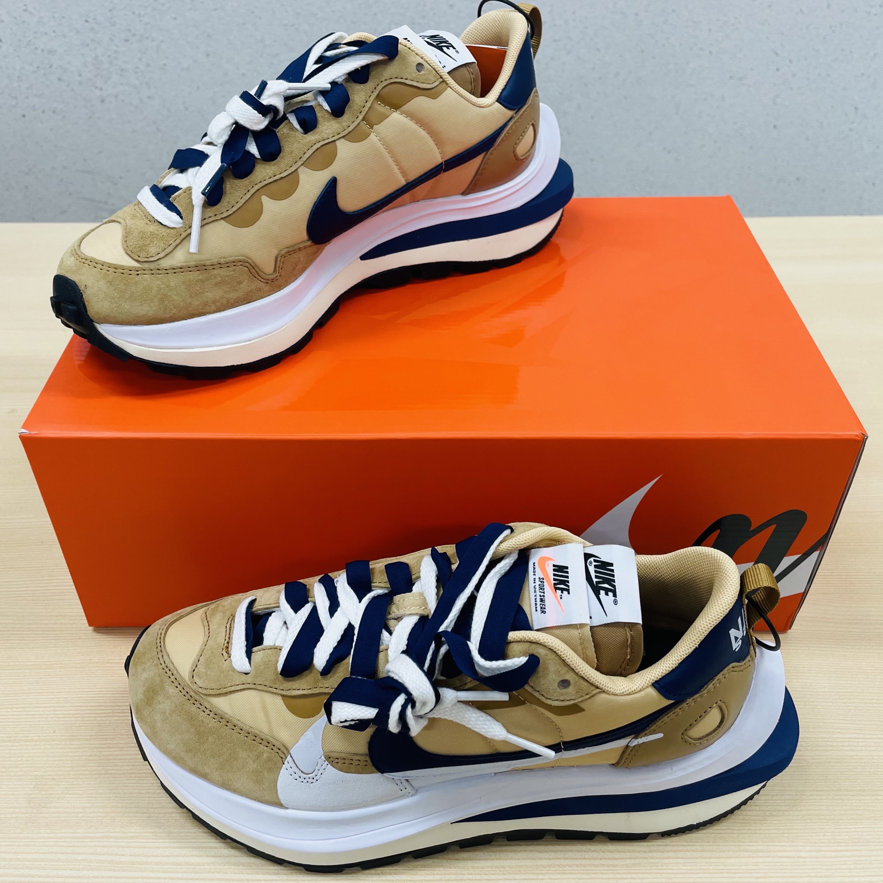 Nike x Sacai VaporWaffle Sesame and Blue Void 착용 스타일