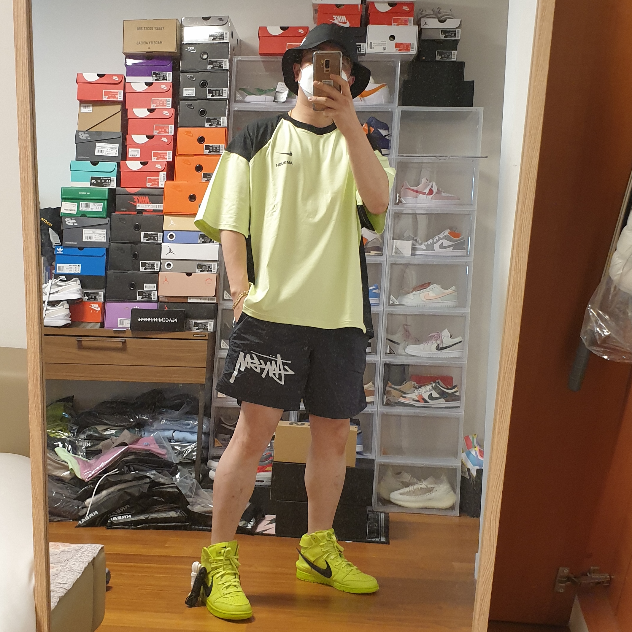 Nike x Stussy Bucket Hat Black, Nike x Stussy Water Shorts Off Noir 착용 스타일 - 1