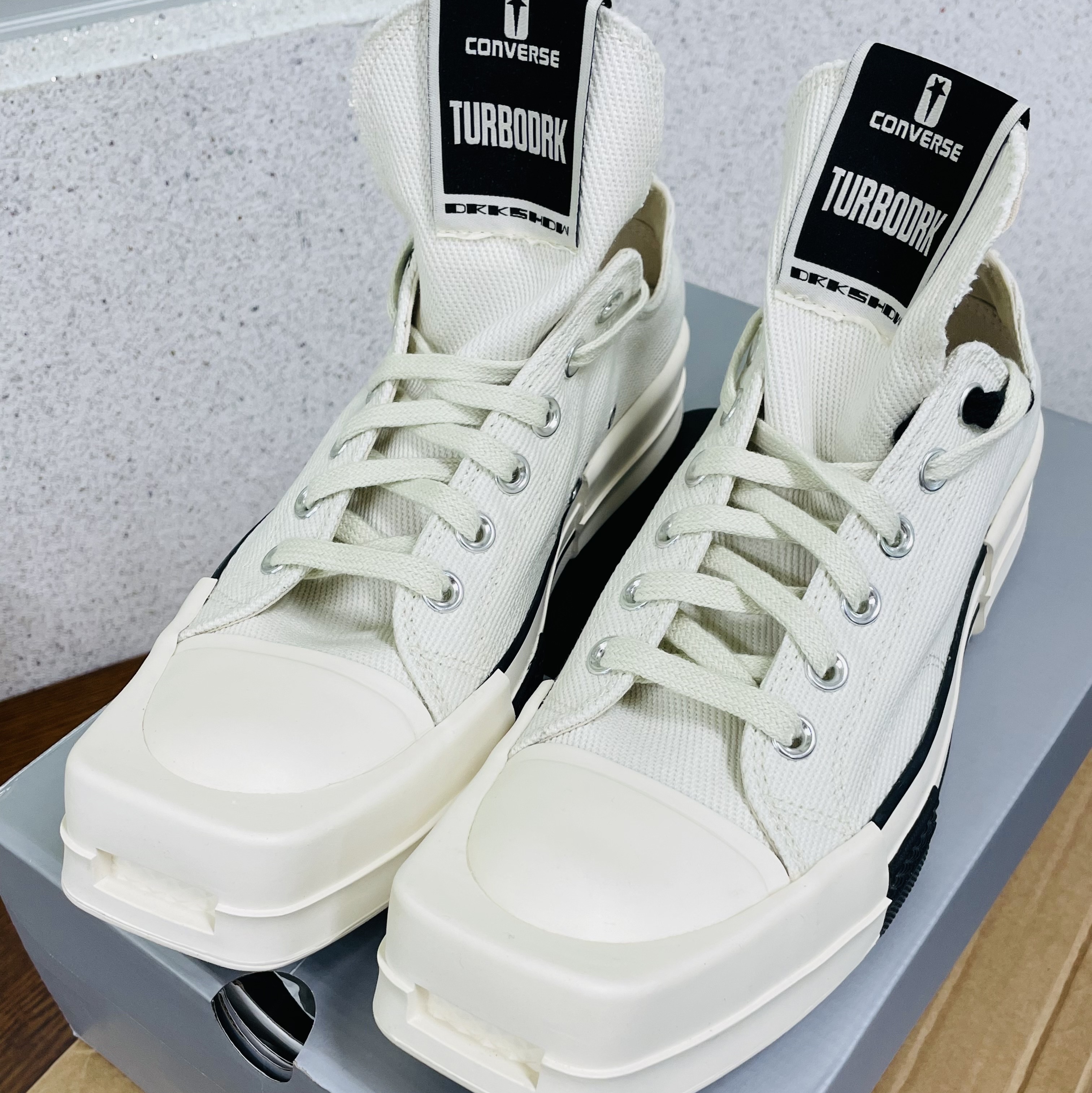 Converse x Drkshdw Turbodrk Chuck 70 Ox Lilly White 착용 스타일