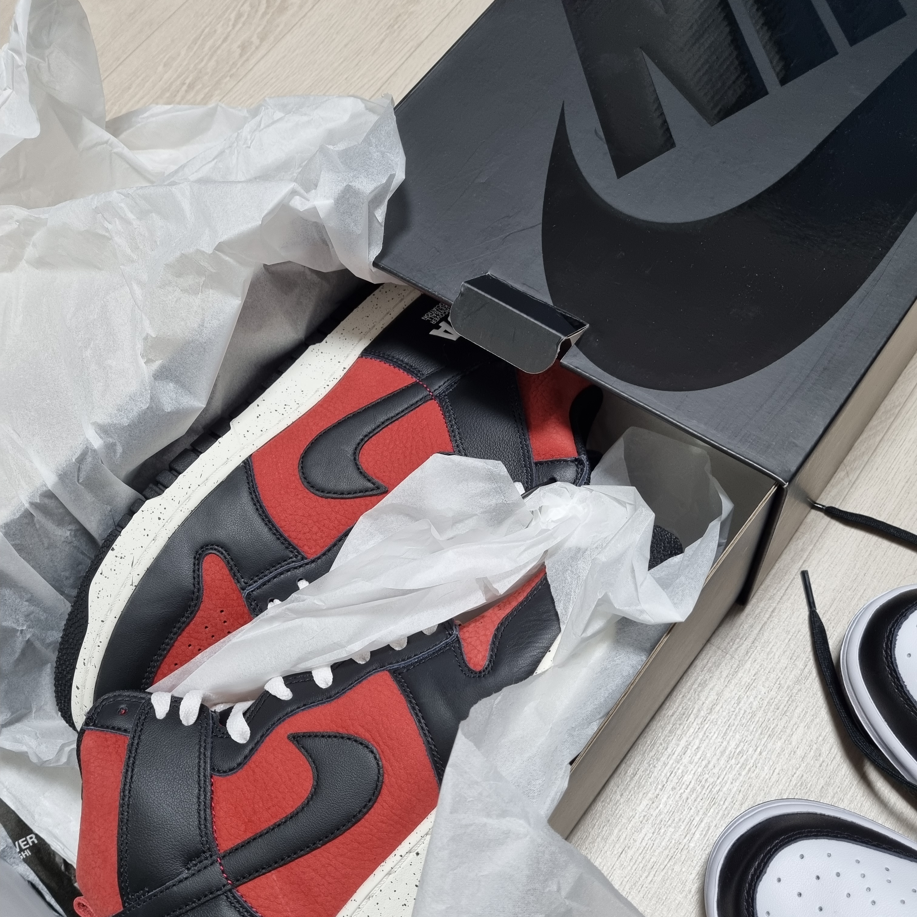 Nike x Undercover Dunk High 1985 Gym Red 착용 스타일 - 2