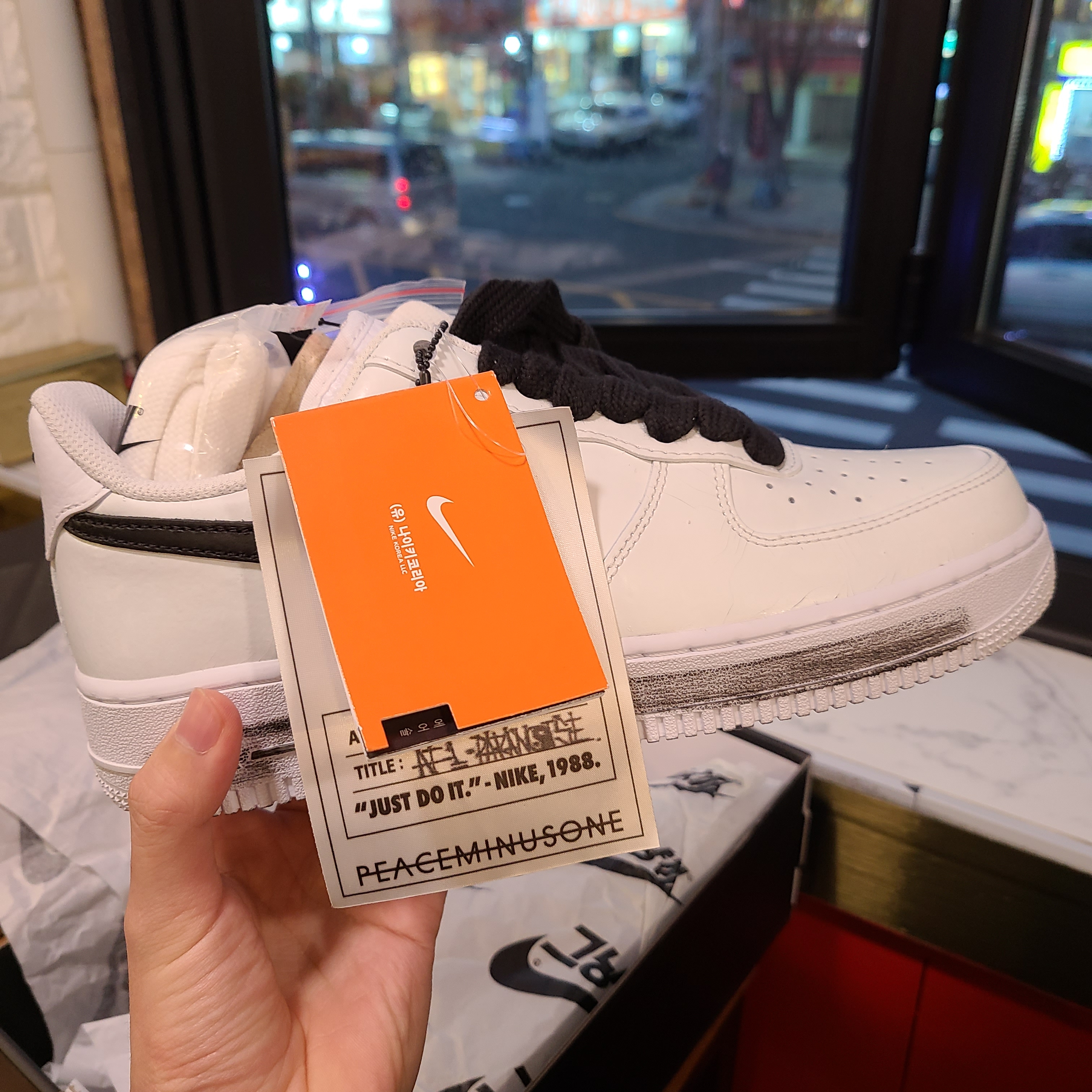 Nike x Peaceminusone Air Force 1 Low Para-Noise 2.0, Essentials Logo Hoodie Navy/Dark Navy - Ssense Exclusive 착용 스타일 - 2