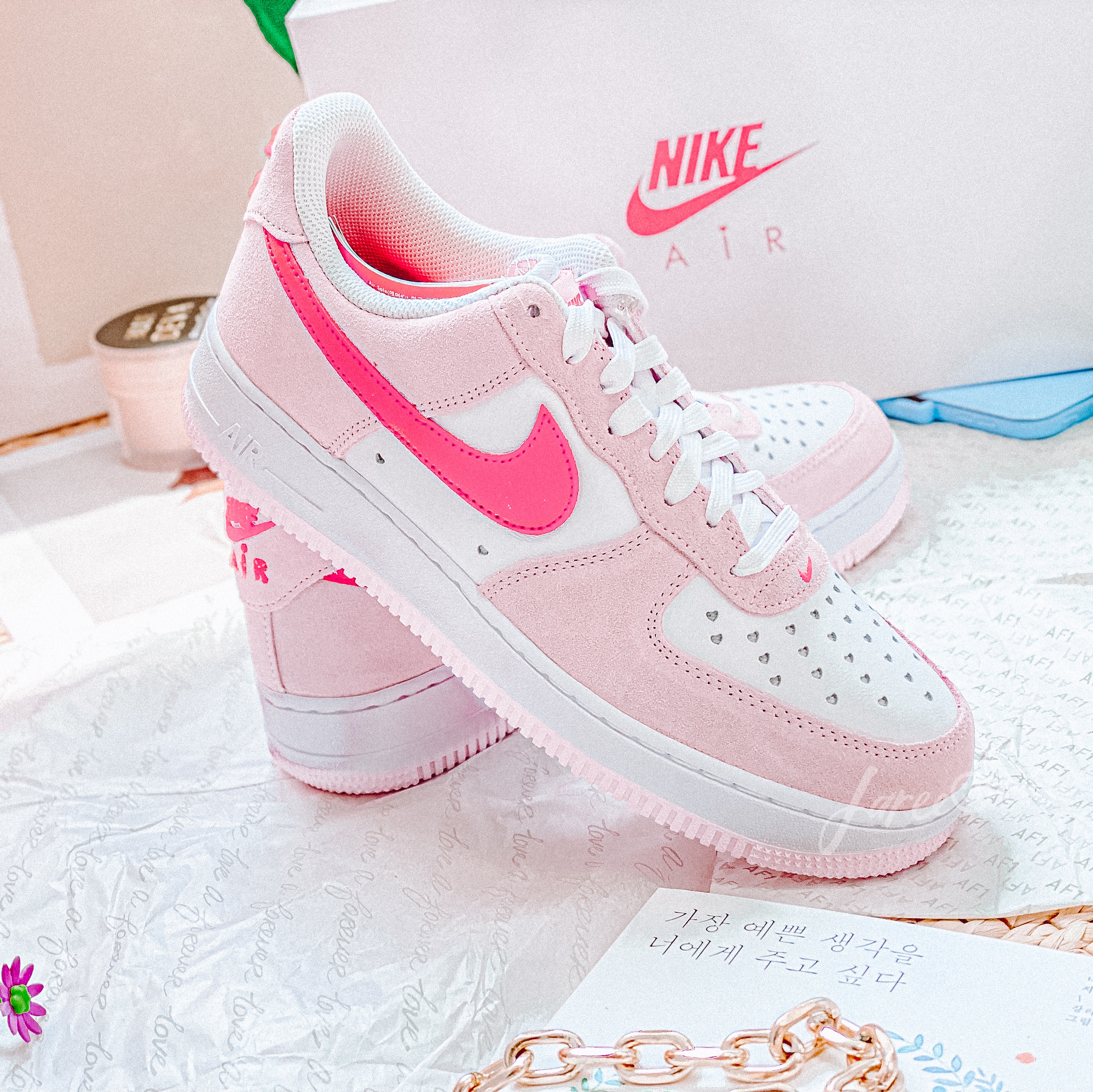 Nike Air Force 1 '07 QS Valentine's Day 착용 스타일 - 2