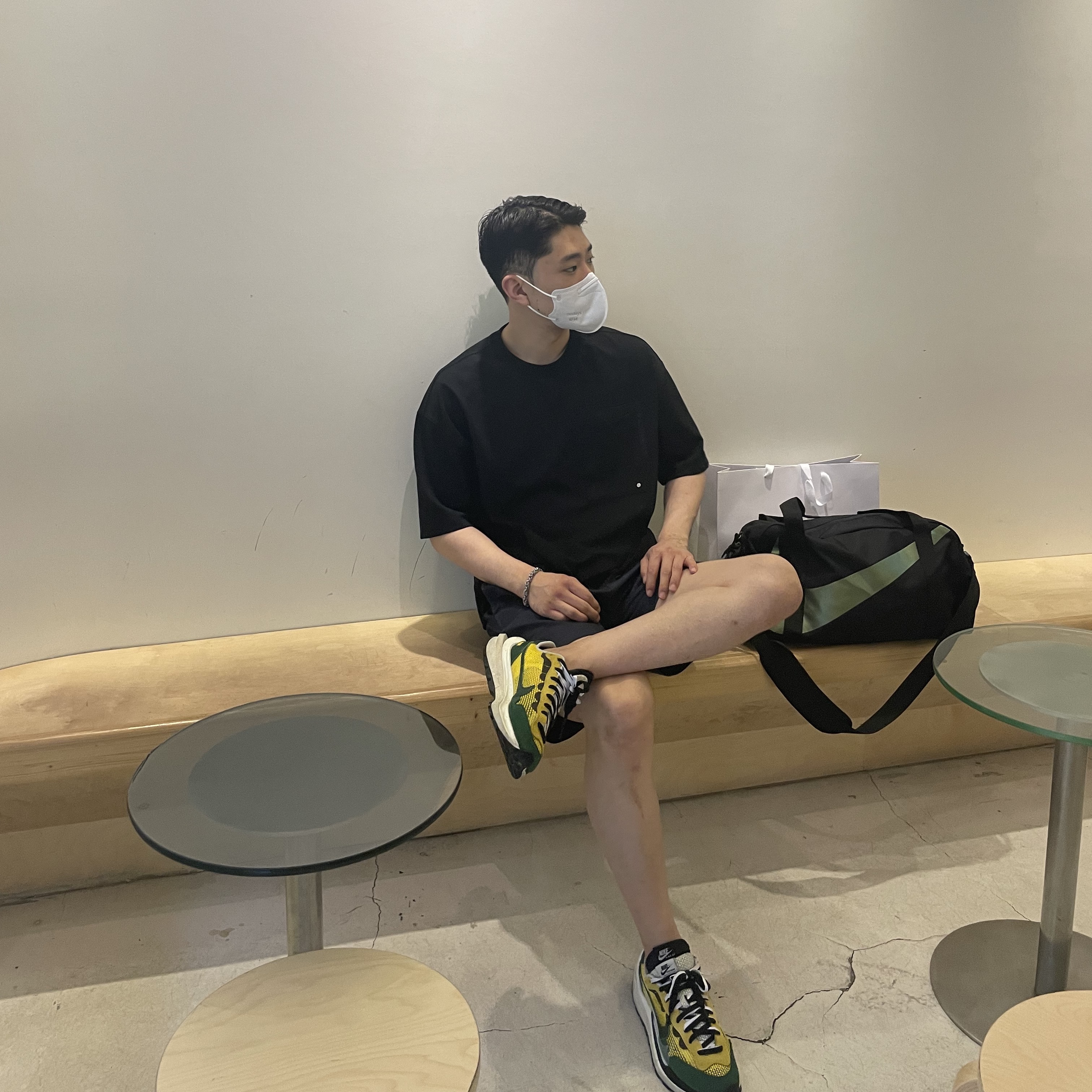 Nike x Sacai VaporWaffle Tour Yellow & Gorge Green Sail 착용 스타일