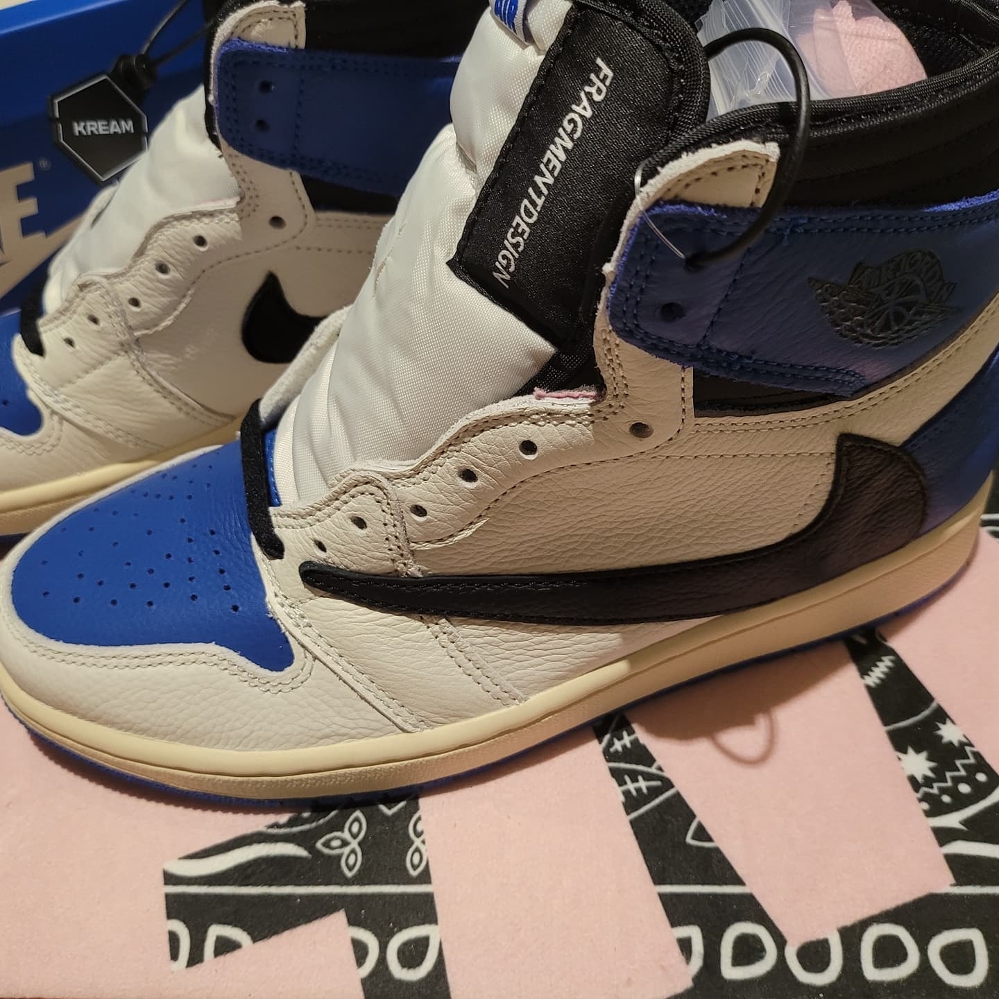 Jordan 1 x Travis Scott x Fragment Retro High OG SP Military Blue 착용 스타일 - 2