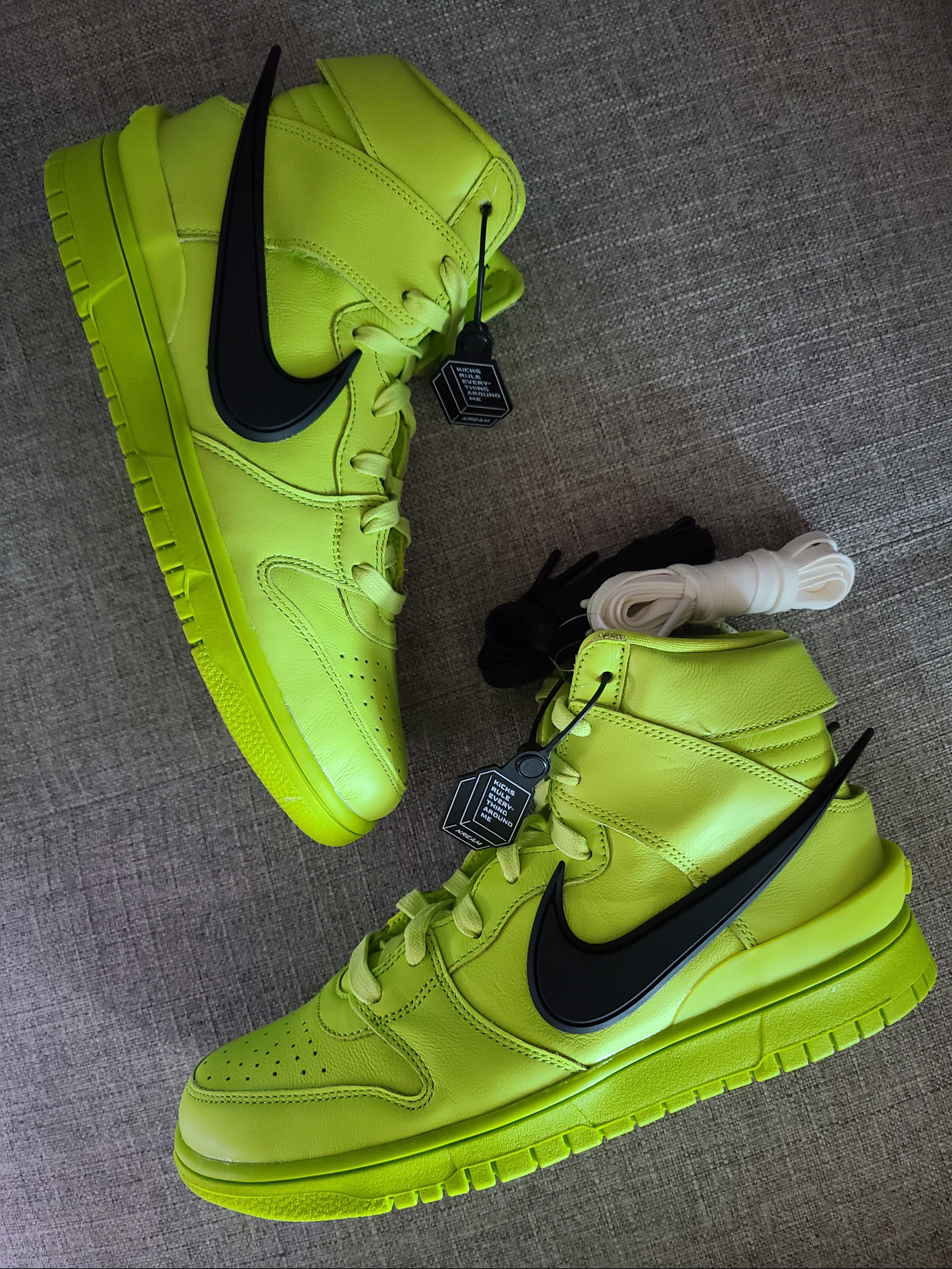 Nike x Ambush Dunk High Flash Lime 착용 스타일 - 3