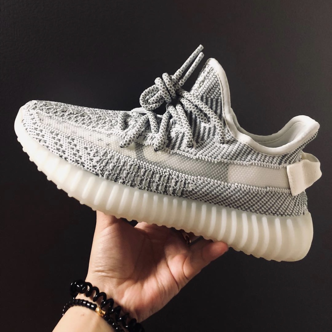 Adidas Yeezy Boost 350 V2 Static - Non-Reflective 2018 착용 스타일