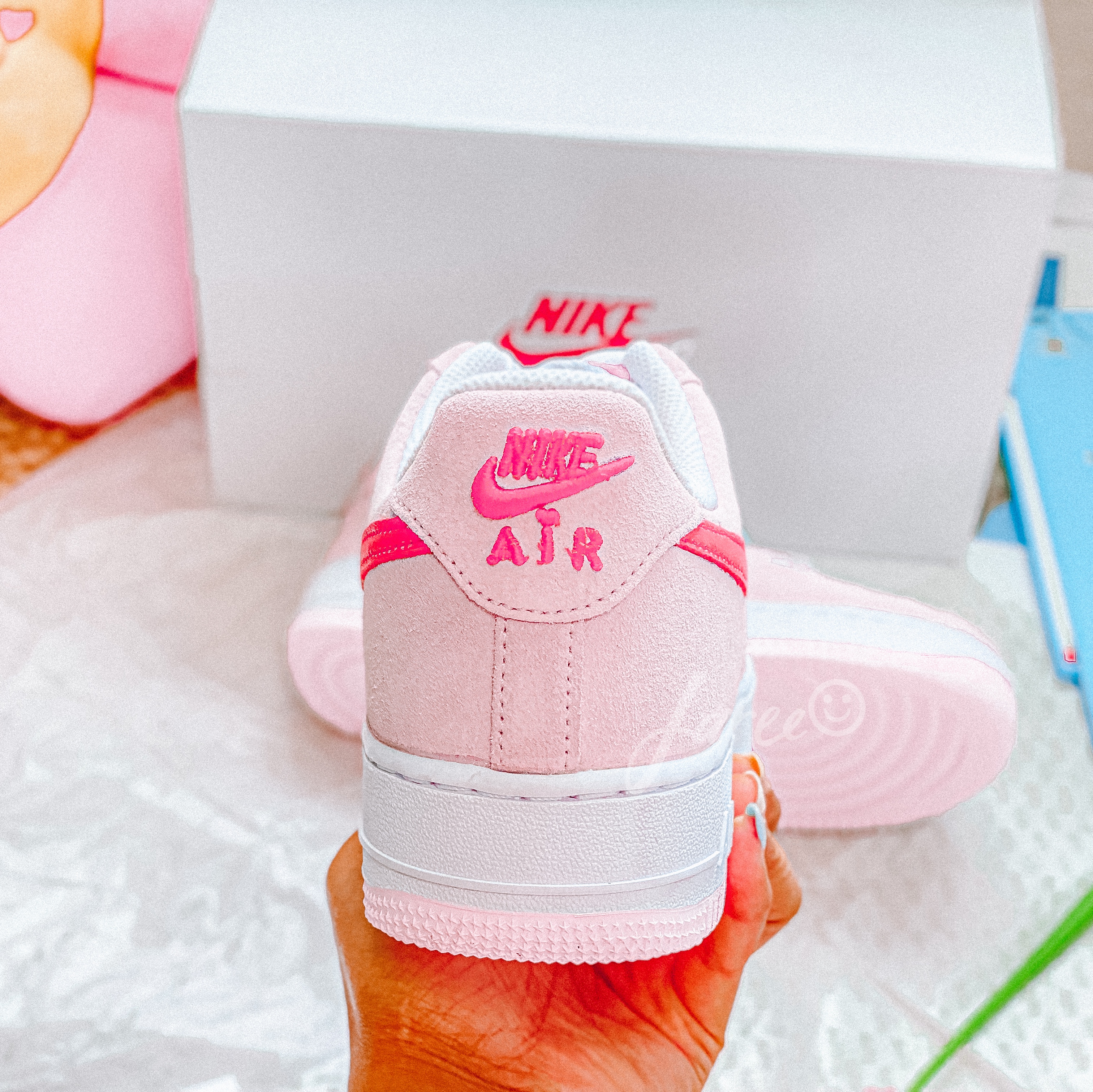 Nike Air Force 1 '07 QS Valentine's Day 착용 스타일 - 4