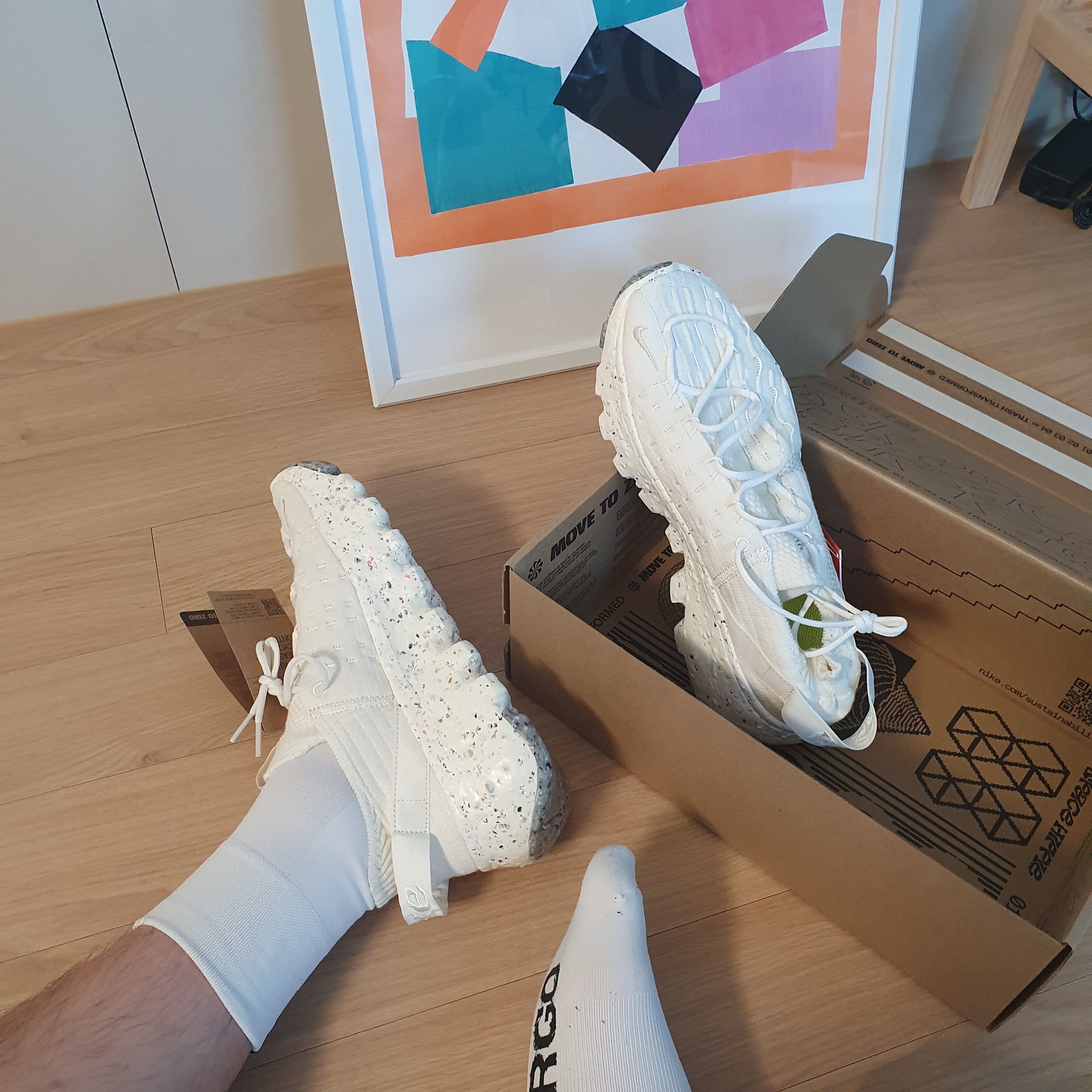 (W) Nike Space Hippie 04 Summit White Hyper Crimson 착용 스타일