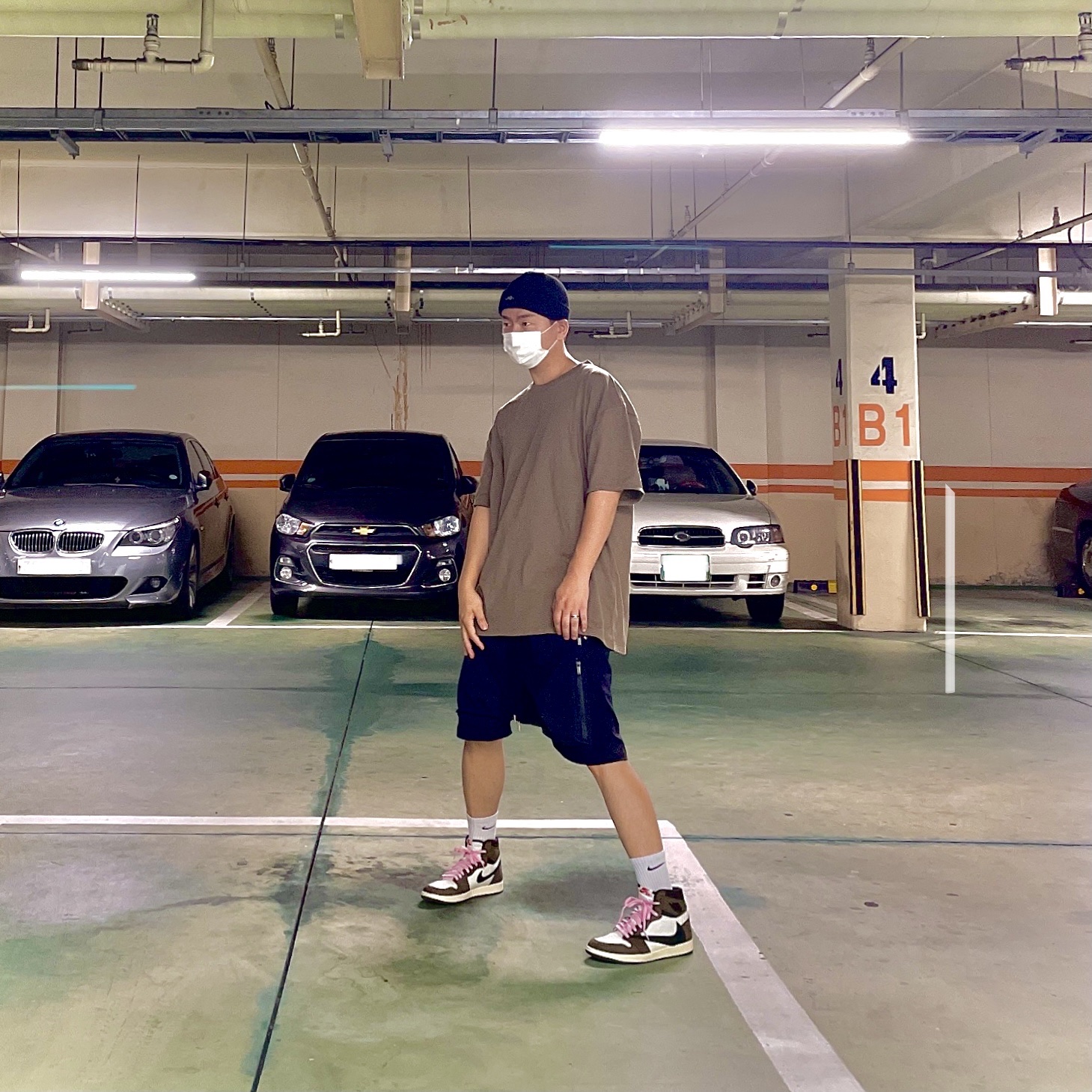 Essentials T-Shirt Taupe - 21SS, Jordan 1 x Travis Scott Retro High OG SP Mocha 착용 스타일 - 1
