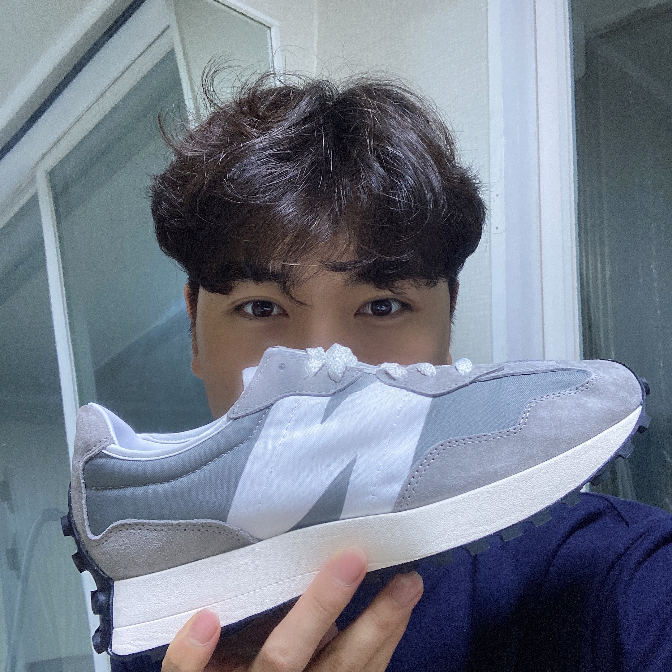 New Balance 327 Grey 착용 스타일 - 1