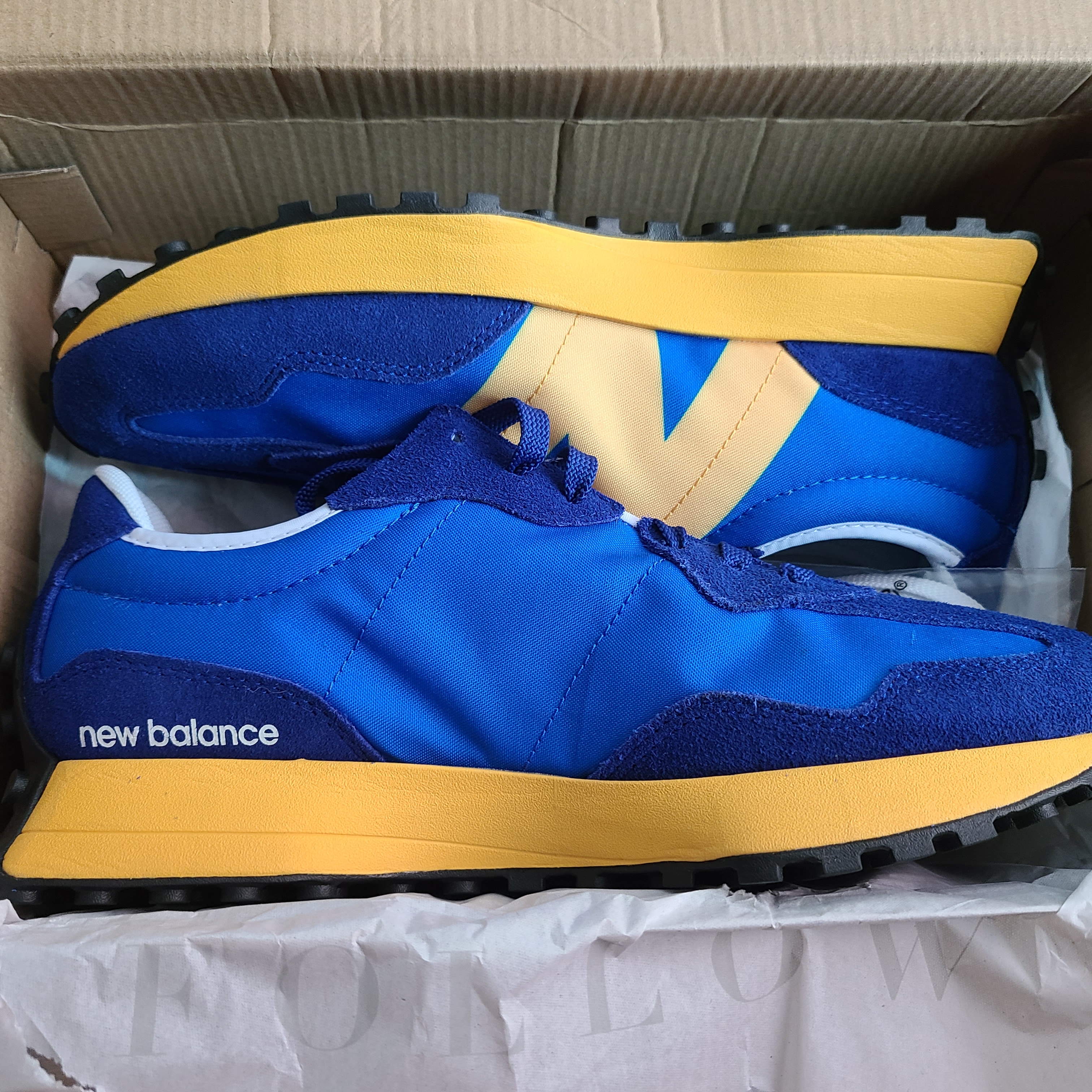 (W) New Balance 327 White Moonbeam, New Balance 327 Blue 착용 스타일 - 2