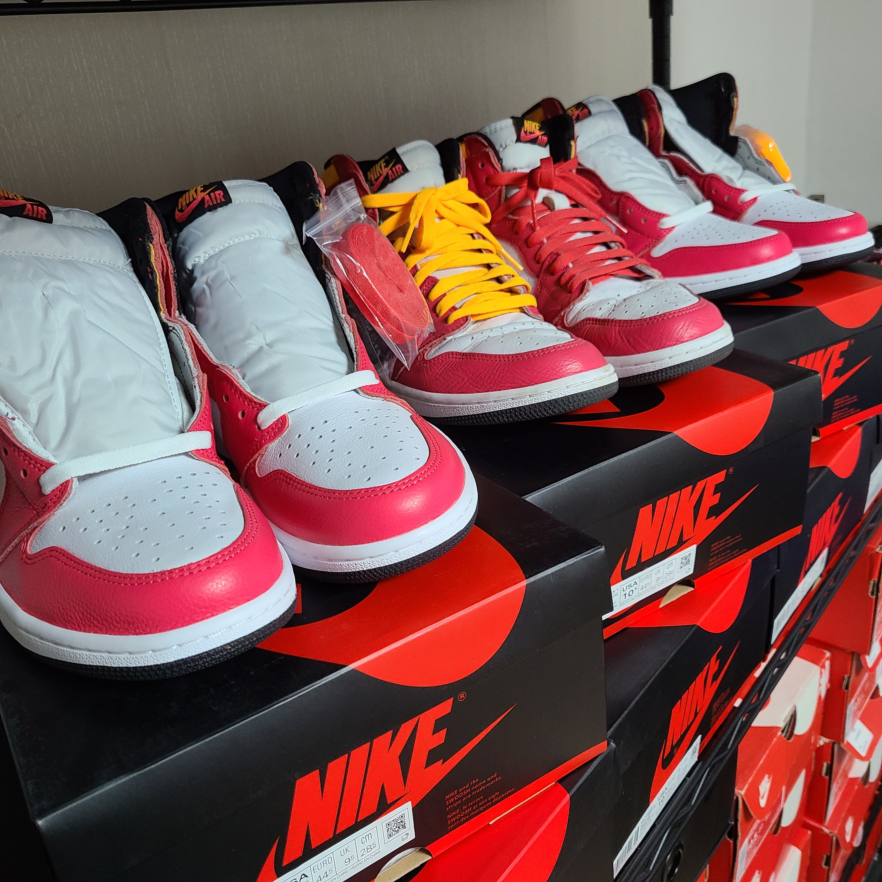 Jordan 1 Retro High OG Light Fusion Red 착용 스타일 - 1