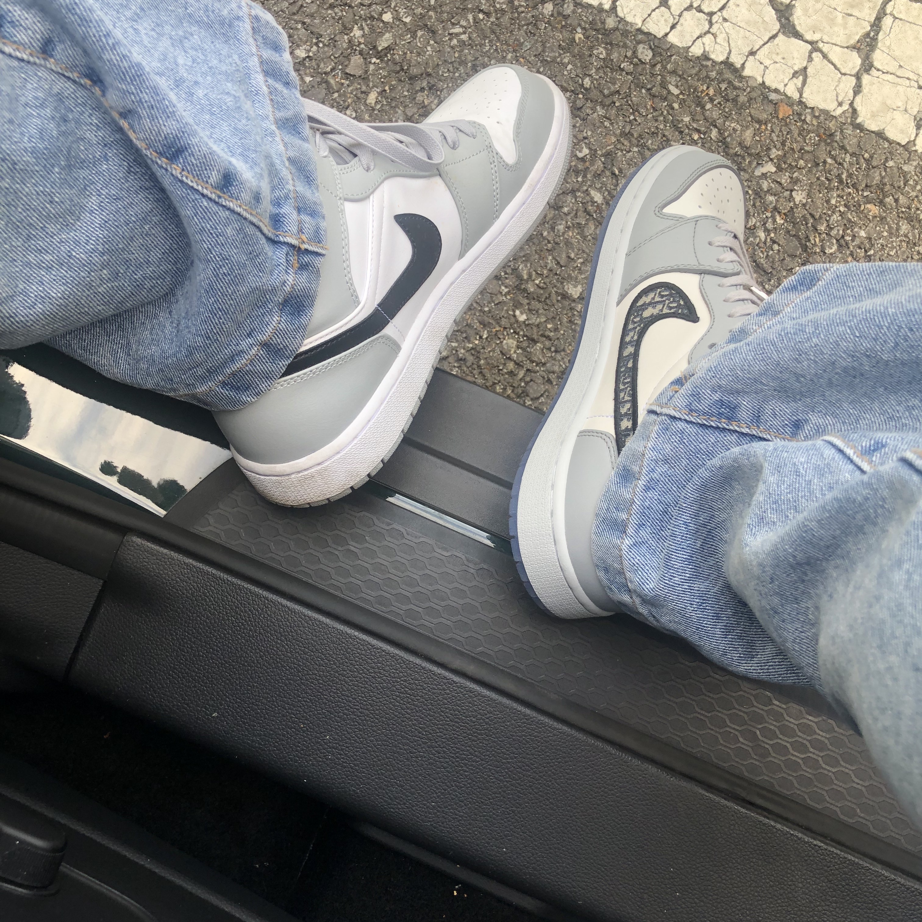 Jordan 1 Mid Light Smoke Grey, (GS) Jordan 1 Mid Light Smoke Grey 착용 스타일 - 2