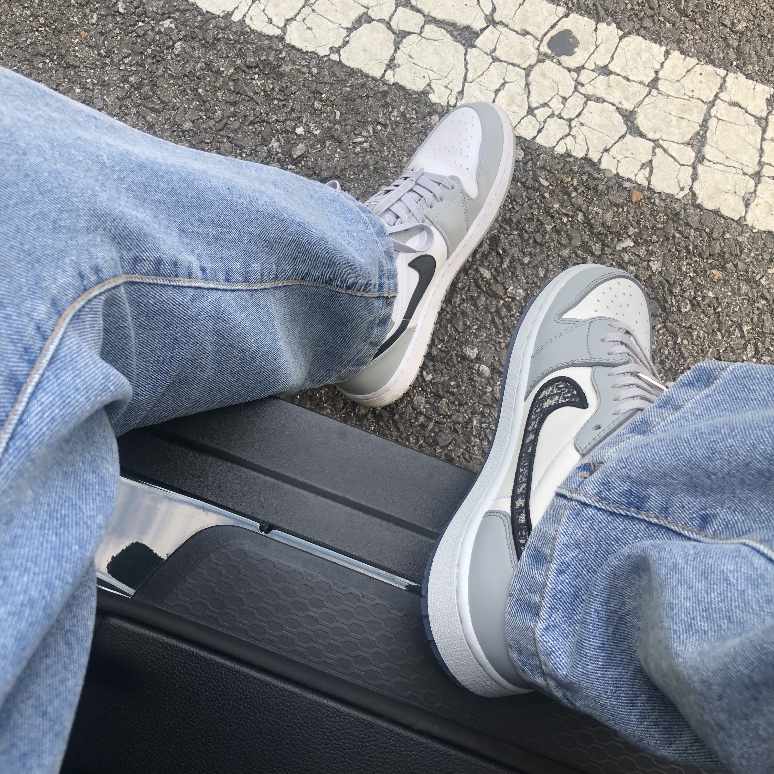 Jordan 1 Mid Light Smoke Grey, (GS) Jordan 1 Mid Light Smoke Grey 착용 스타일 - 1