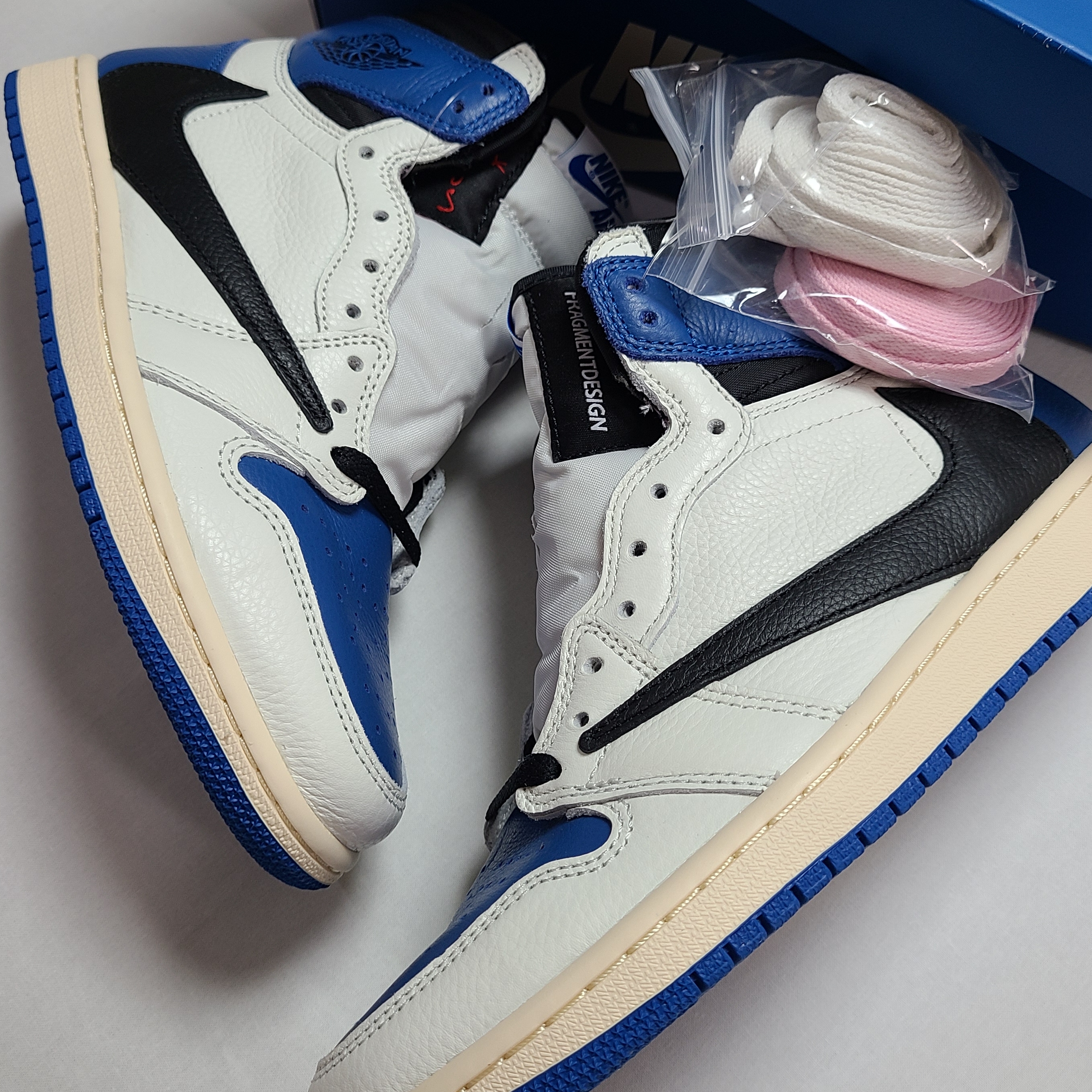 Jordan 1 x Travis Scott x Fragment Retro High OG SP Military Blue 착용 스타일