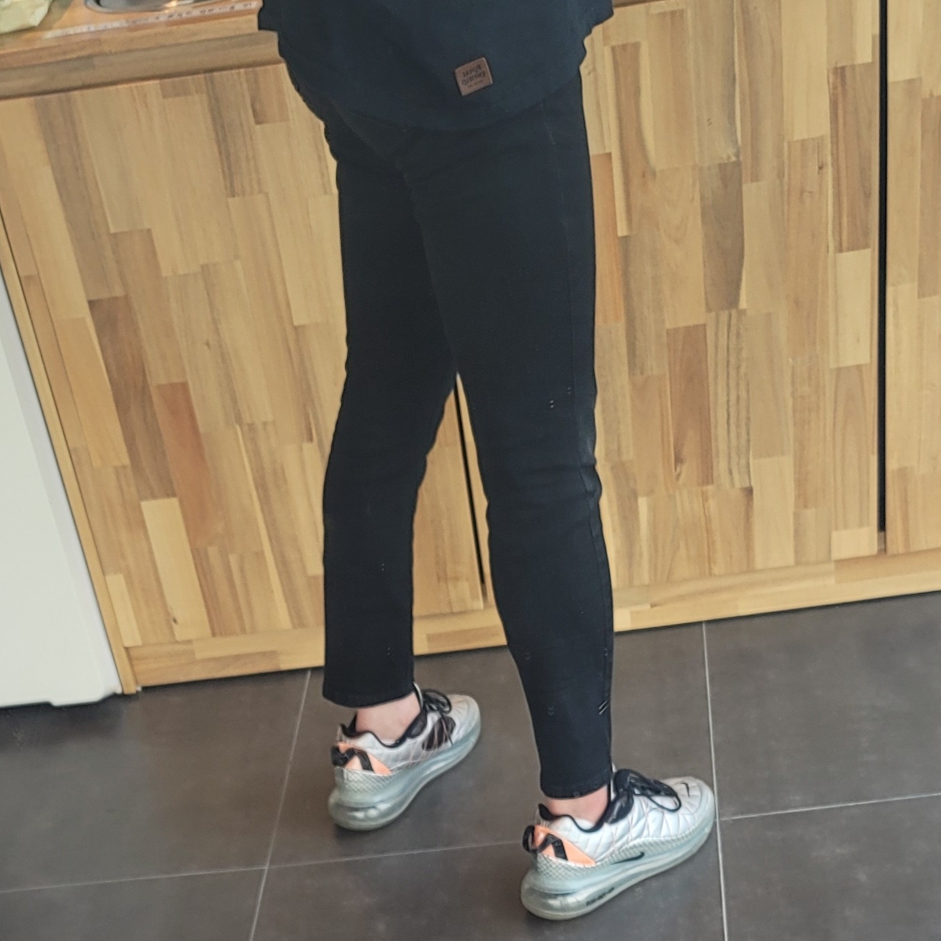 Nike Air Max 720-818 Metallic Silver 착용 스타일