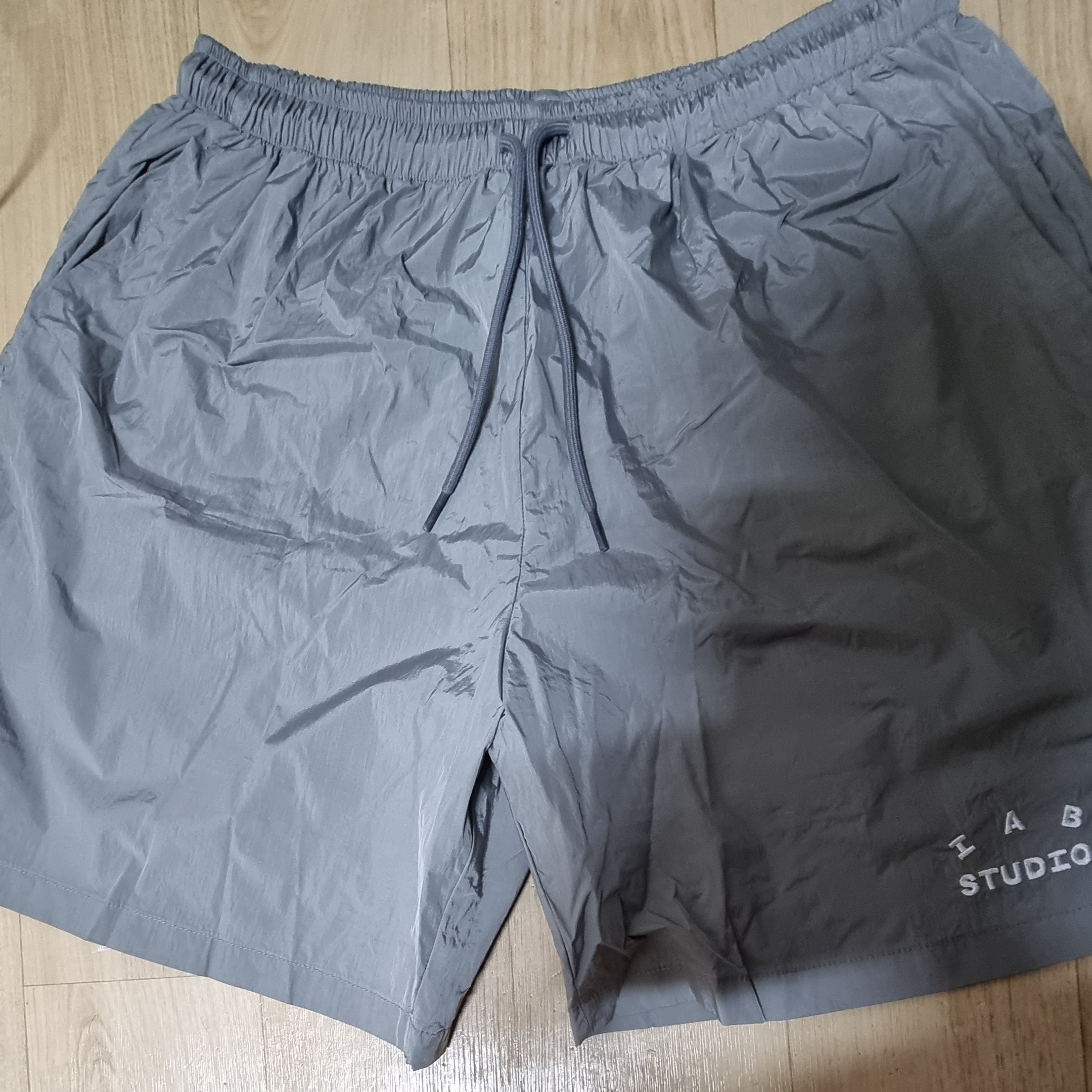 IAB Studio Woven Shorts Gray 착용 스타일 - 1
