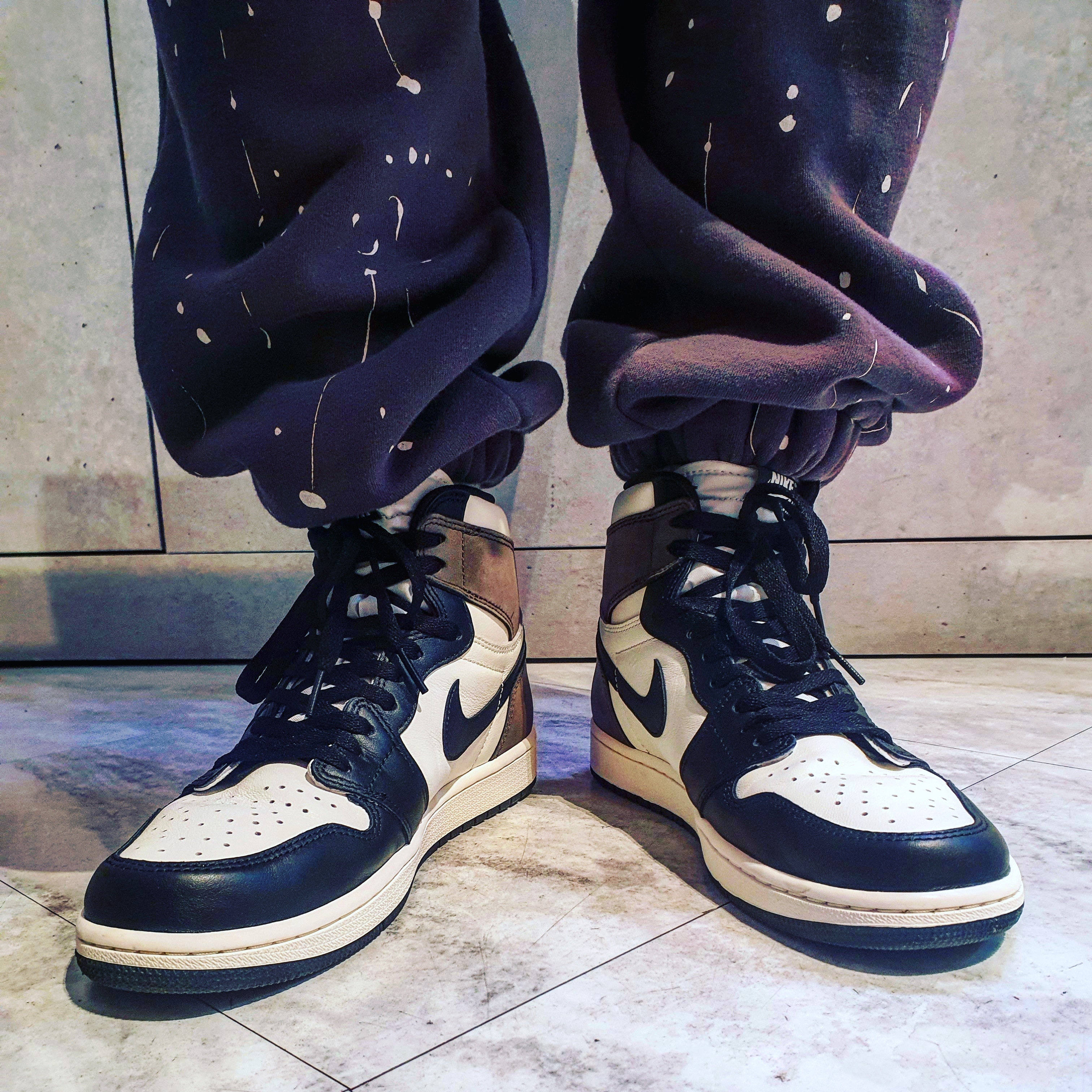 Jordan 1 Retro High OG Black Mocha 착용 스타일 - 4
