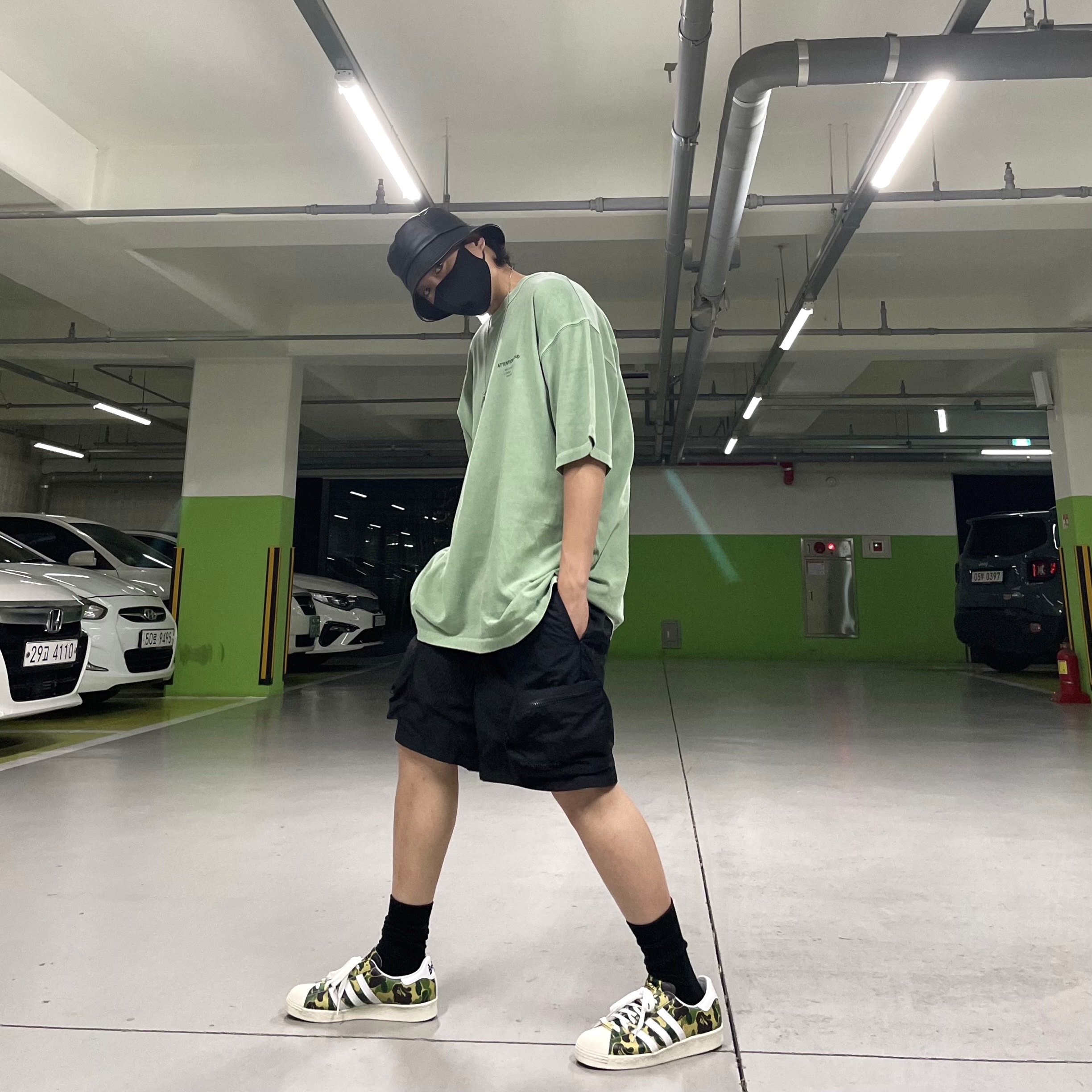 Adidas x BAPE Superstar 80s Green Camo 착용 스타일 - 1