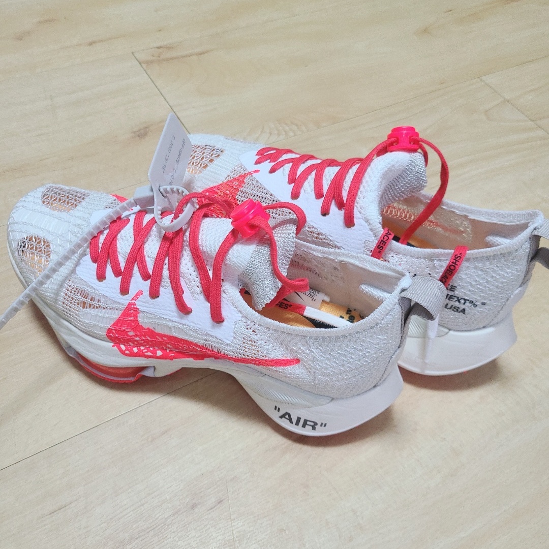 Nike x Off-White Air Zoom Tempo Next% Solar Red 착용 스타일