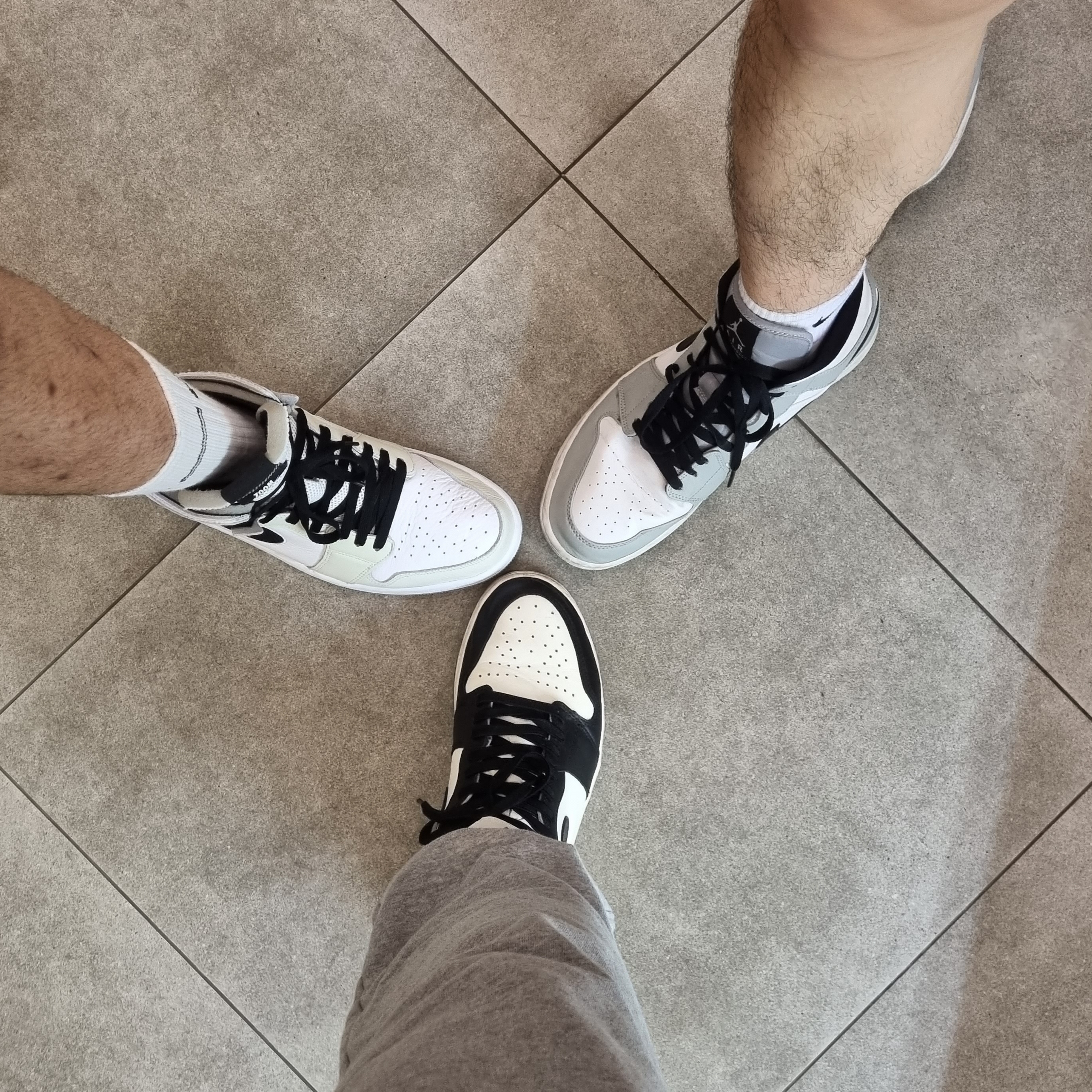 Jordan 1 Retro High OG Black Mocha, Jordan 1 Mid Light Smoke Grey 착용 스타일