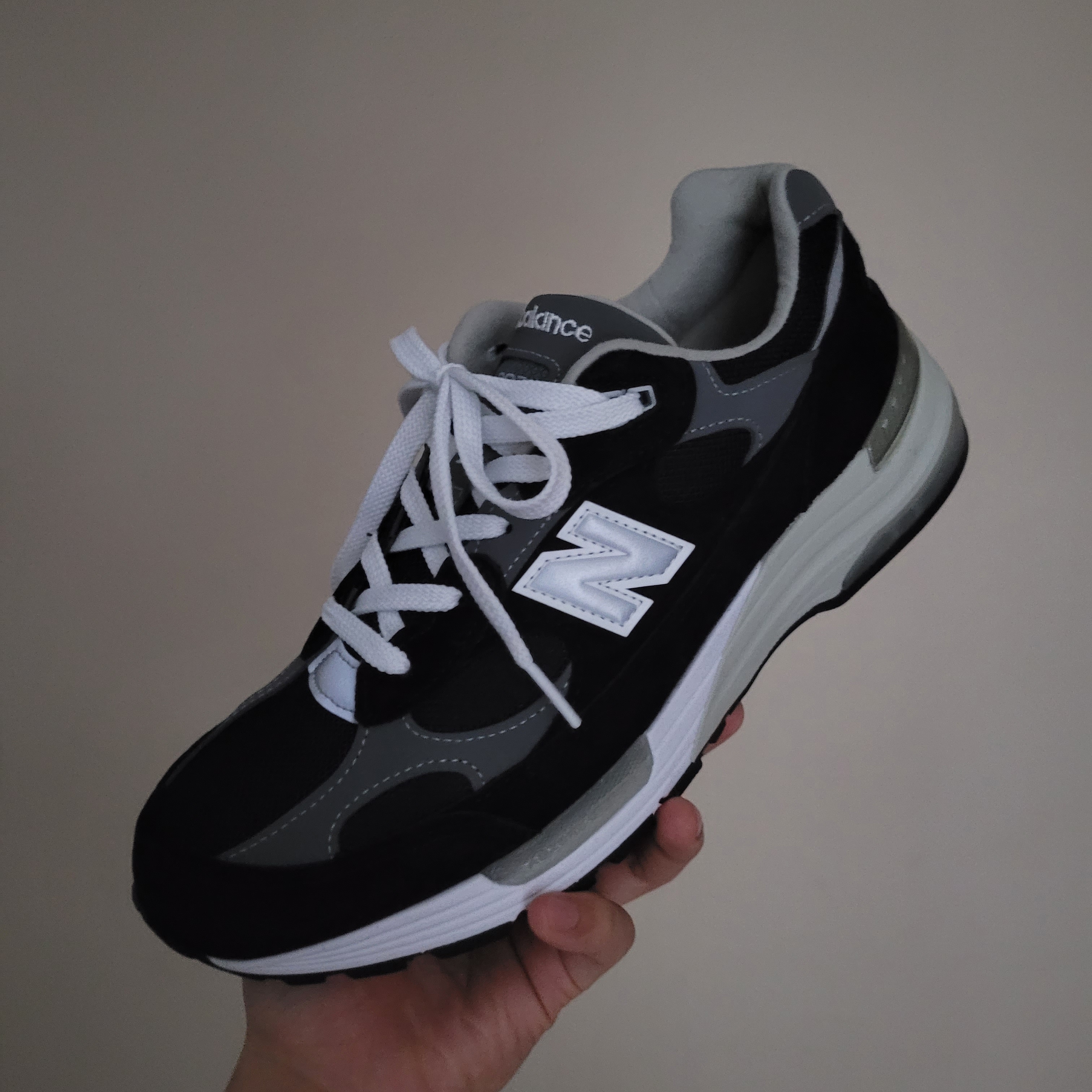 New Balance 992 Made in USA Black Grey 착용 스타일