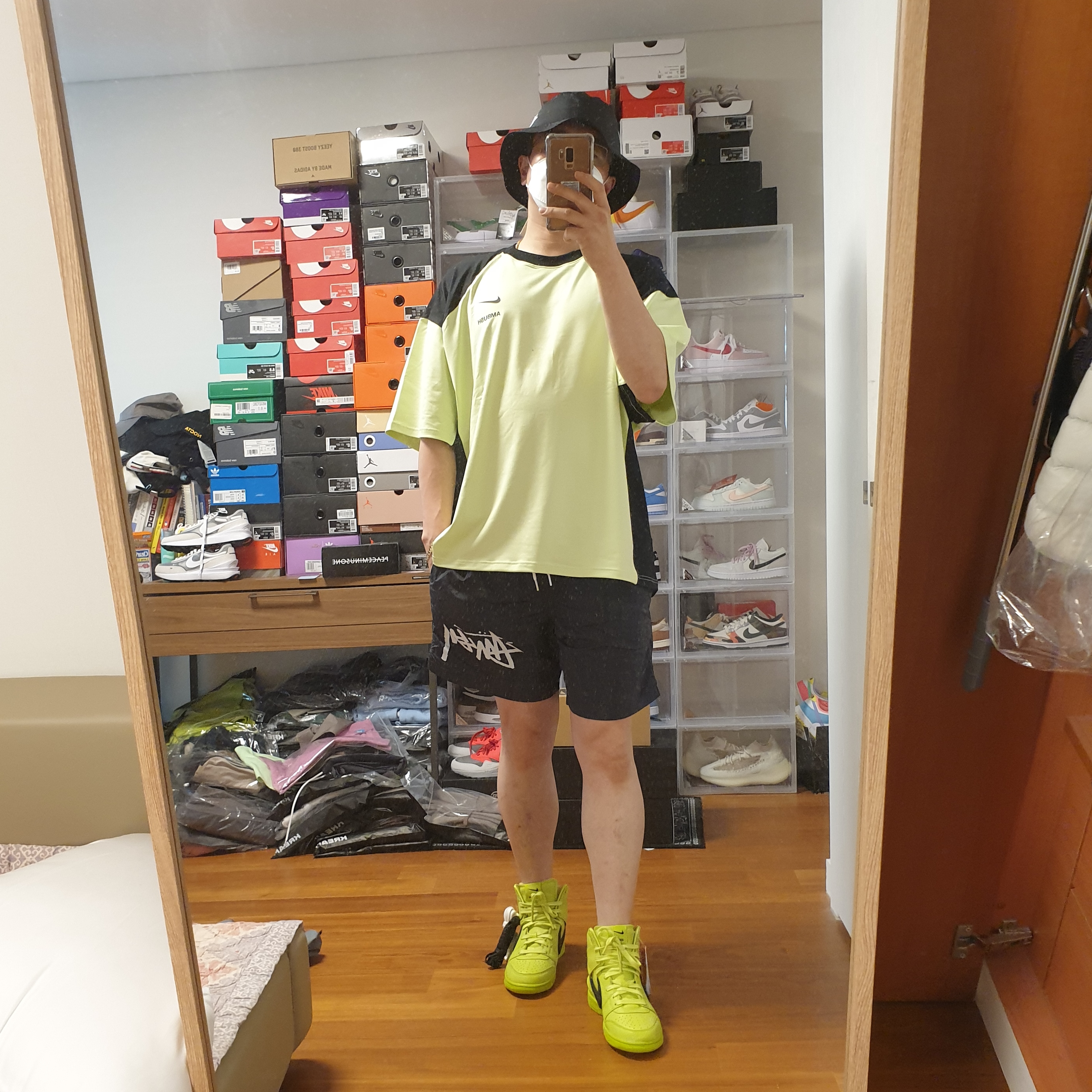 Nike x Stussy Bucket Hat Black, Nike x Stussy Water Shorts Off Noir 착용 스타일 - 2