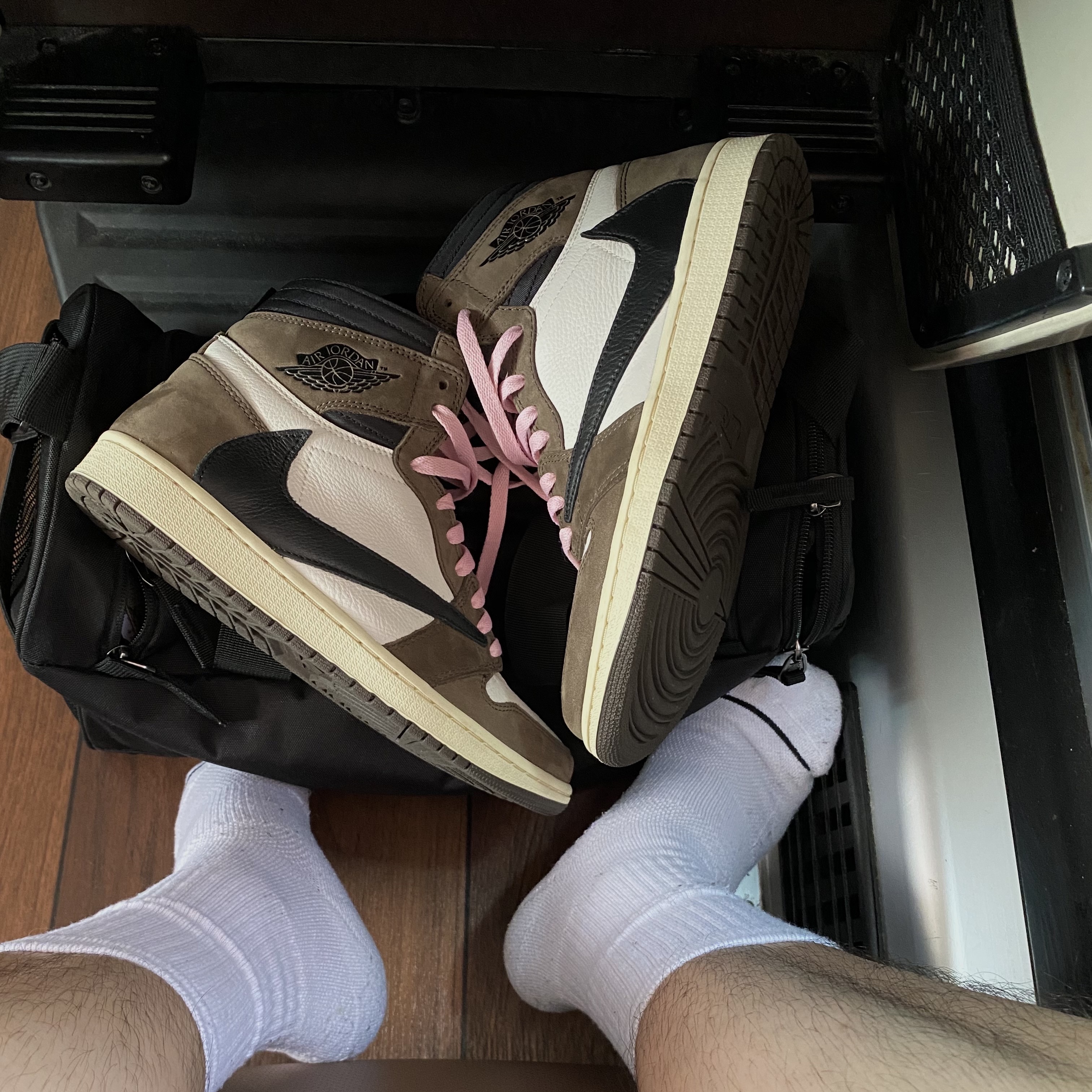 Jordan 1 x Travis Scott Retro High OG SP Mocha, Essentials Sweatshorts Black - 21SS 착용 스타일 - 2