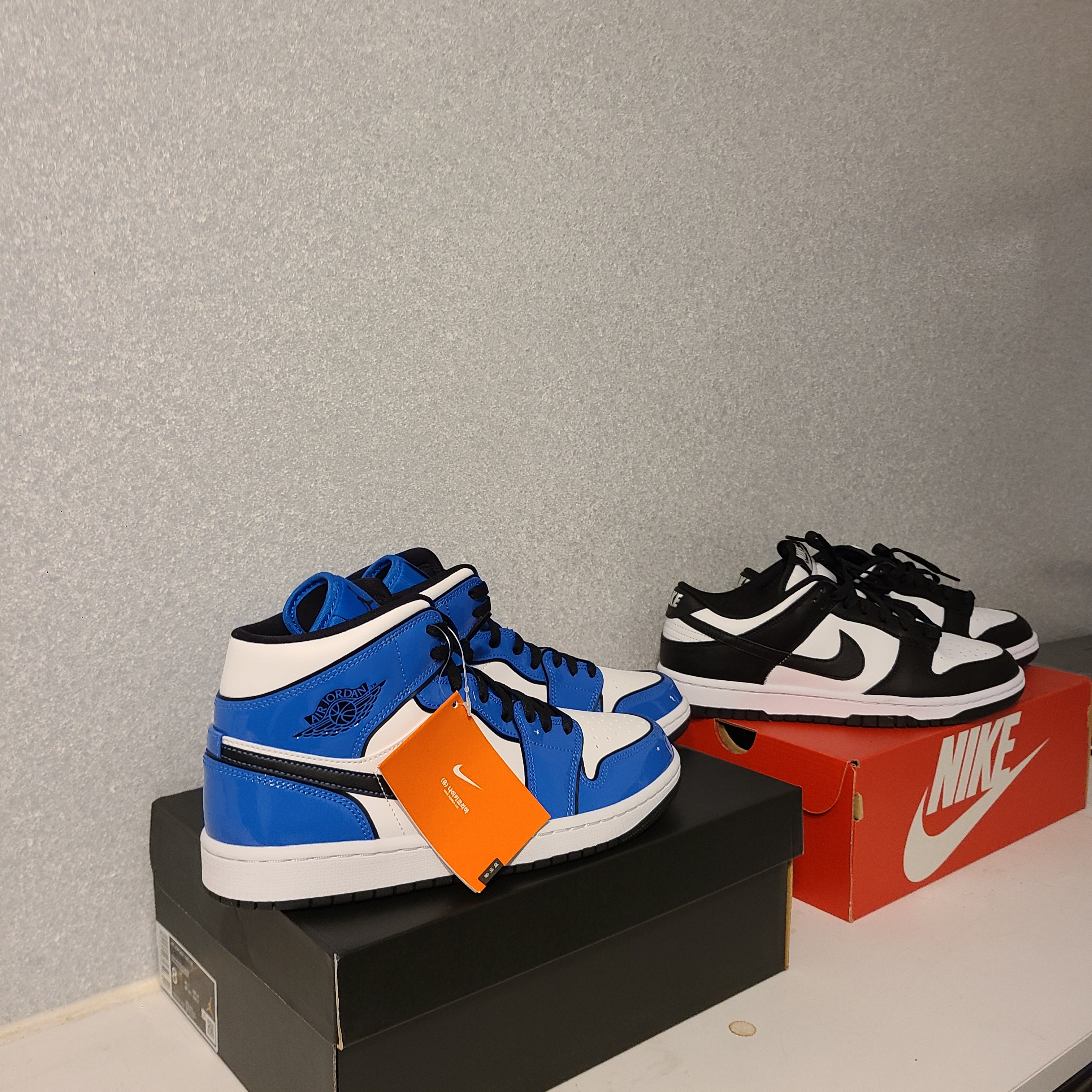 Jordan 1 Mid SE Signal Blue 착용 스타일