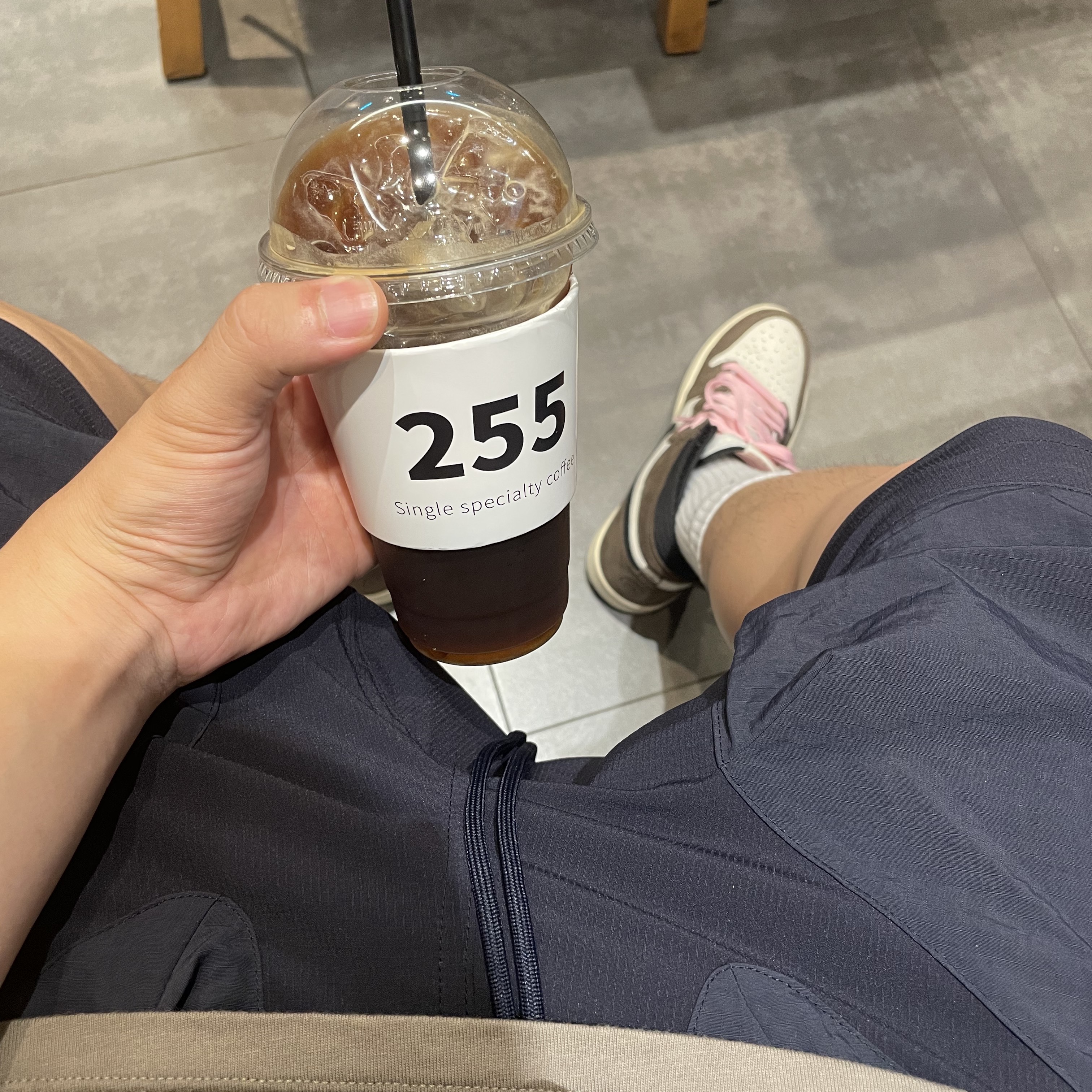 Essentials T-Shirt Taupe - 21SS, Jordan 1 x Travis Scott Retro High OG SP Mocha 착용 스타일 - 3