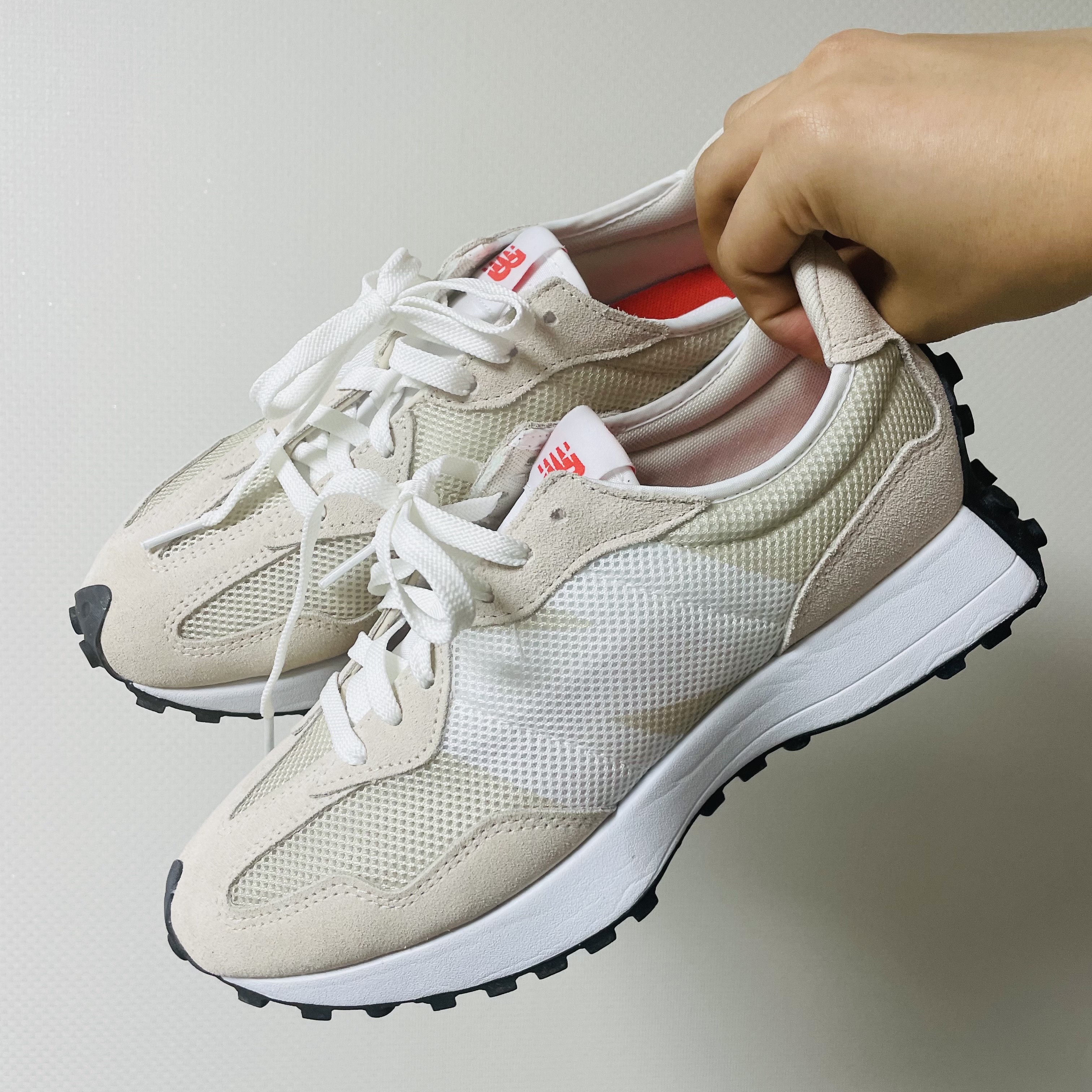 New Balance 327 Mesh Moonbeam 착용 스타일