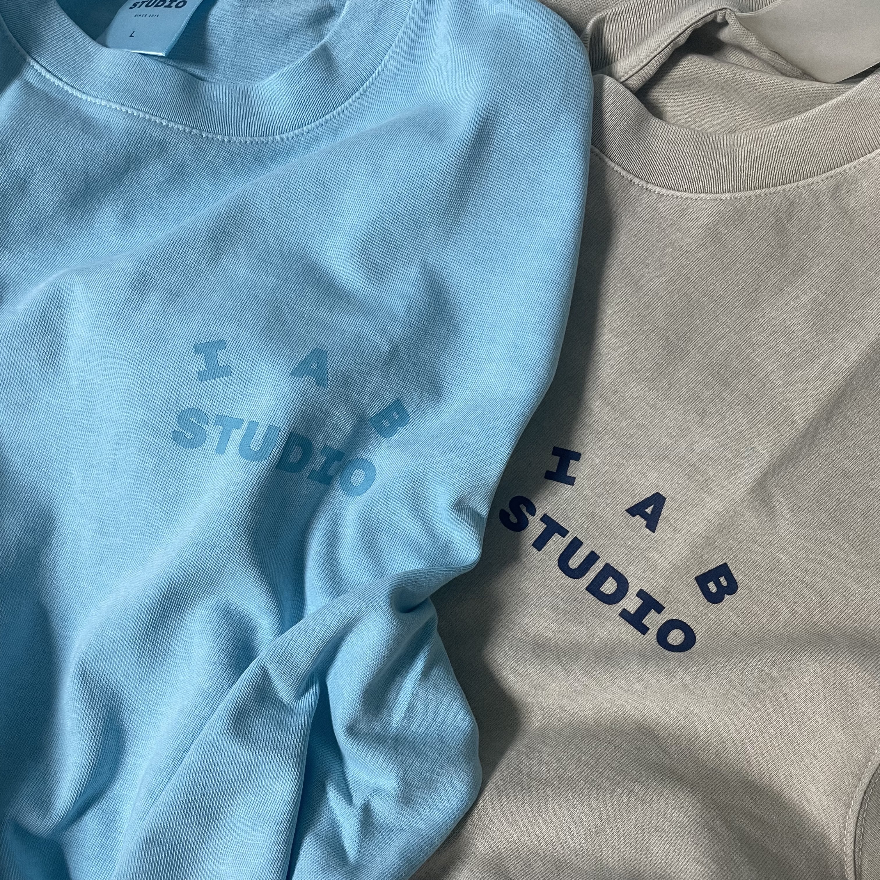 IAB Studio Pigment T-Shirt Oatmeal, IAB Studio Pigment T-Shirt Cyan 착용 스타일 - 1