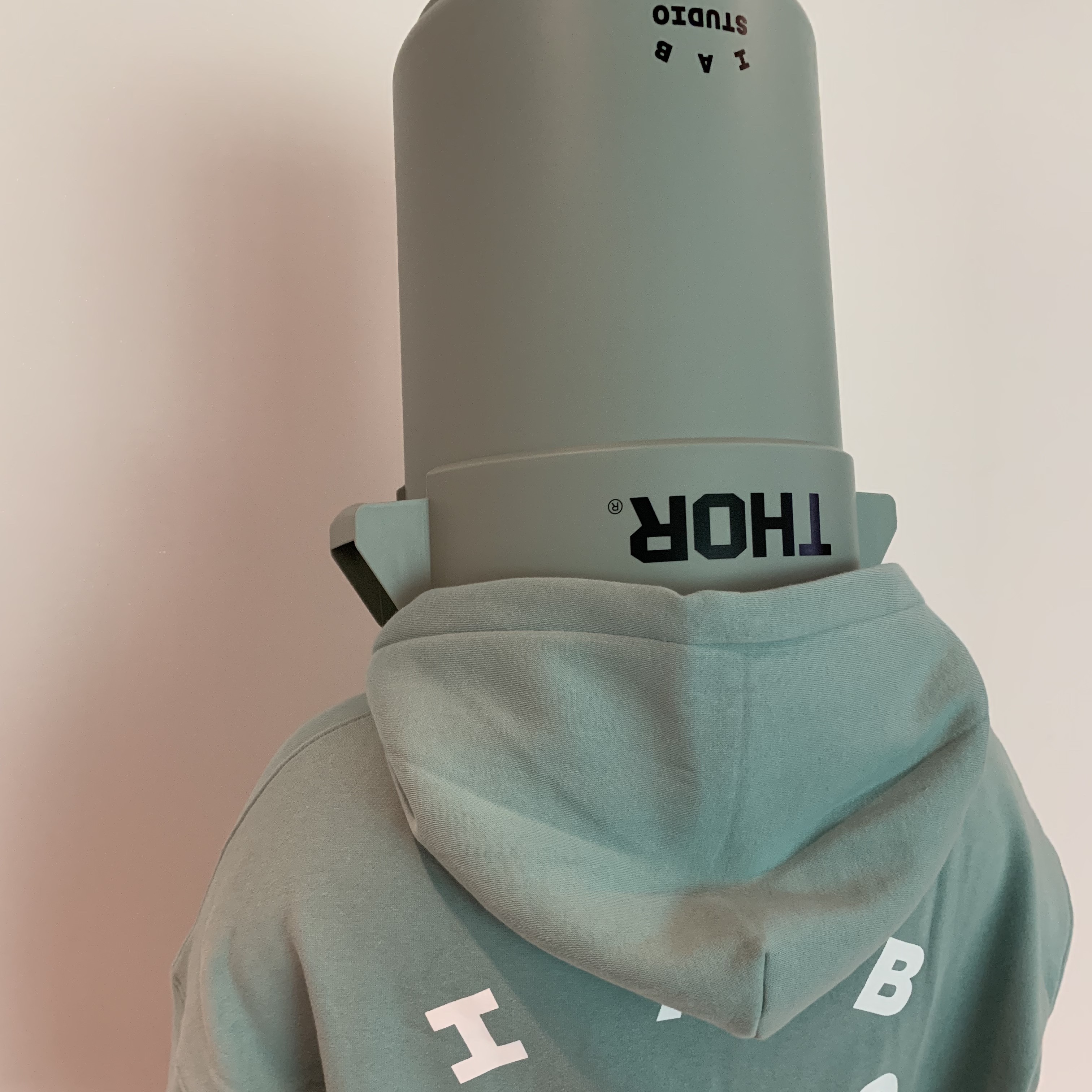 IAB Studio x Thor Set Ash Green 착용 스타일