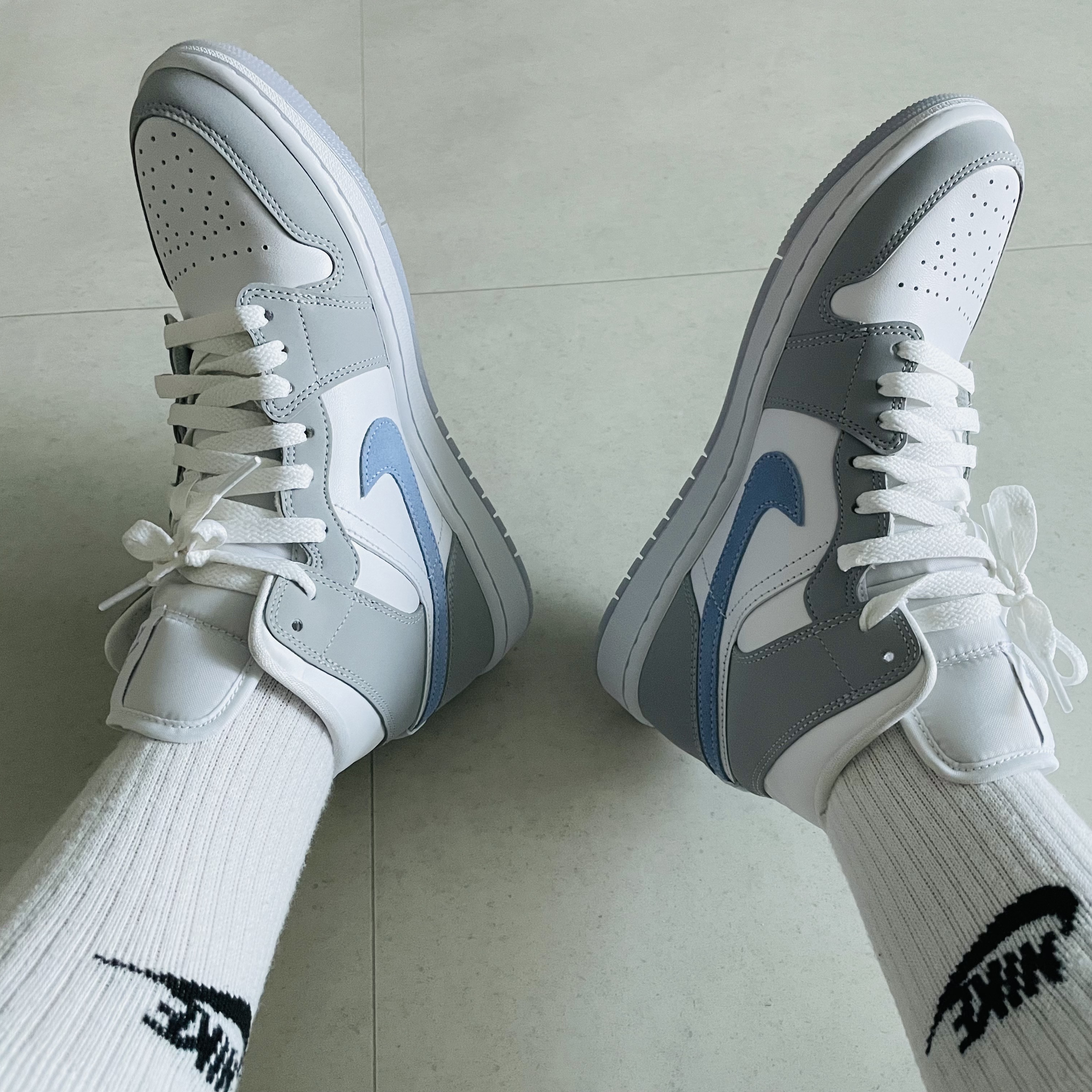 (W) Jordan 1 Mid Wolf Grey 착용 스타일 - 2
