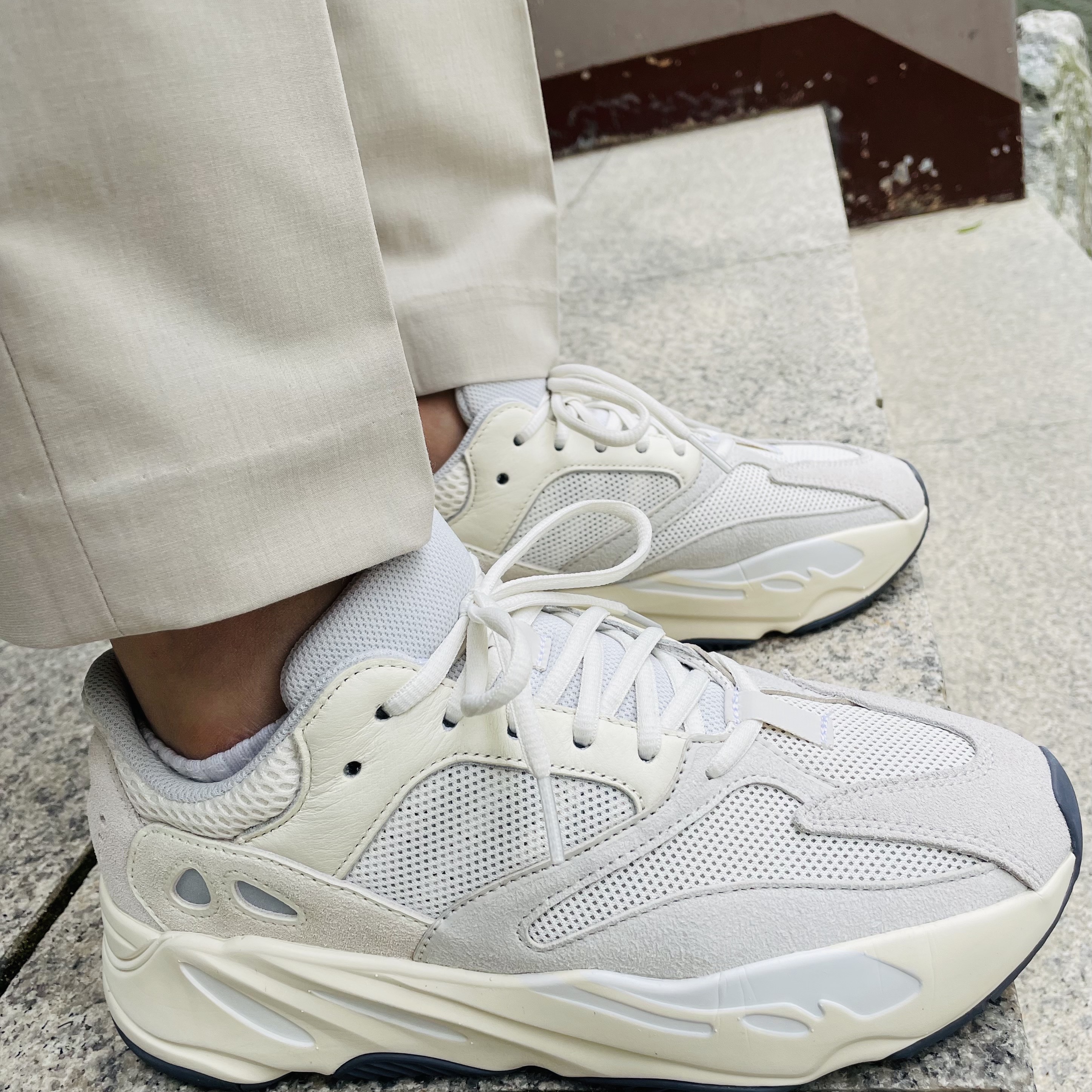 Adidas Yeezy Boost 700 Analog 2019 착용 스타일 - 1