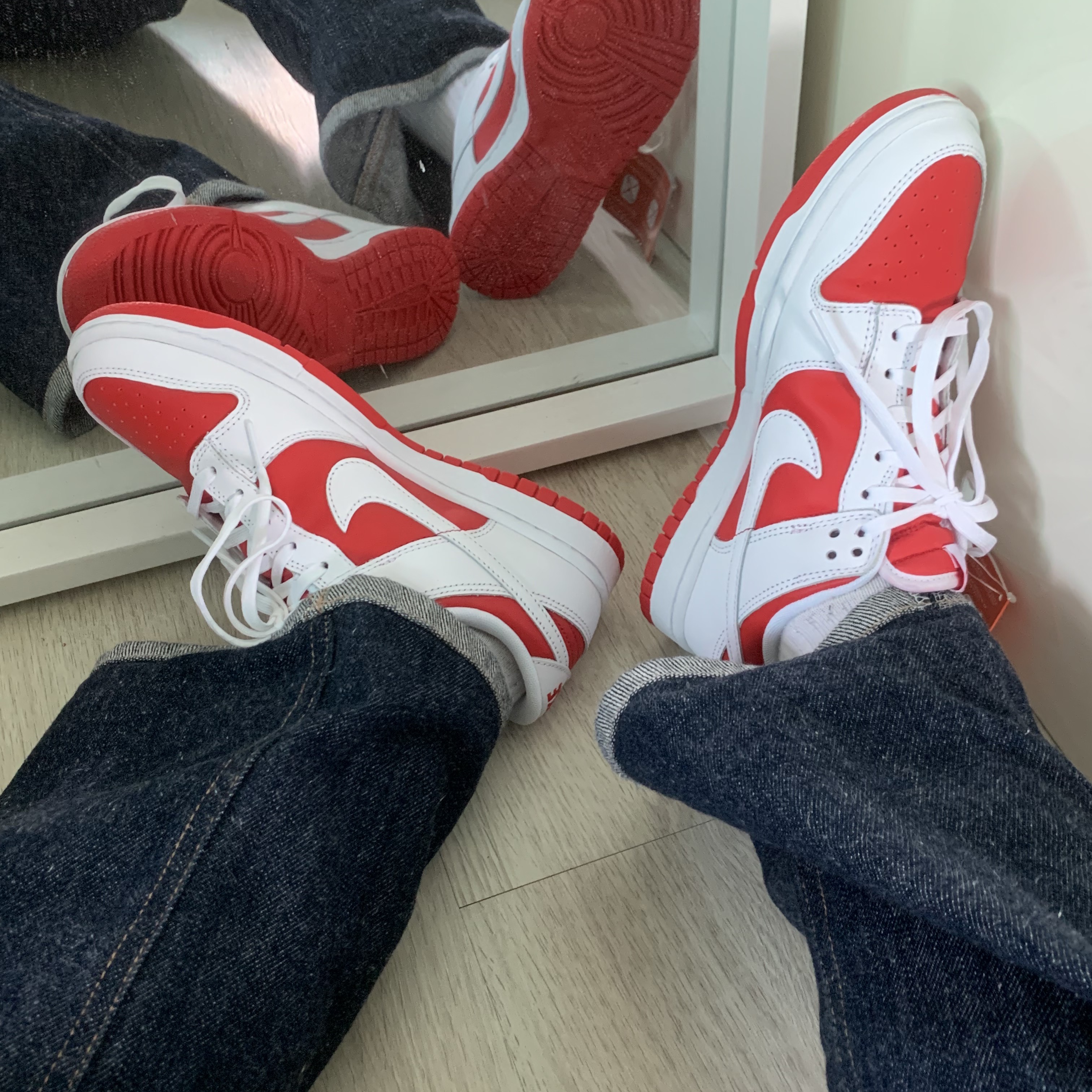 Nike Dunk Low Retro Championship Red 착용 스타일 - 1
