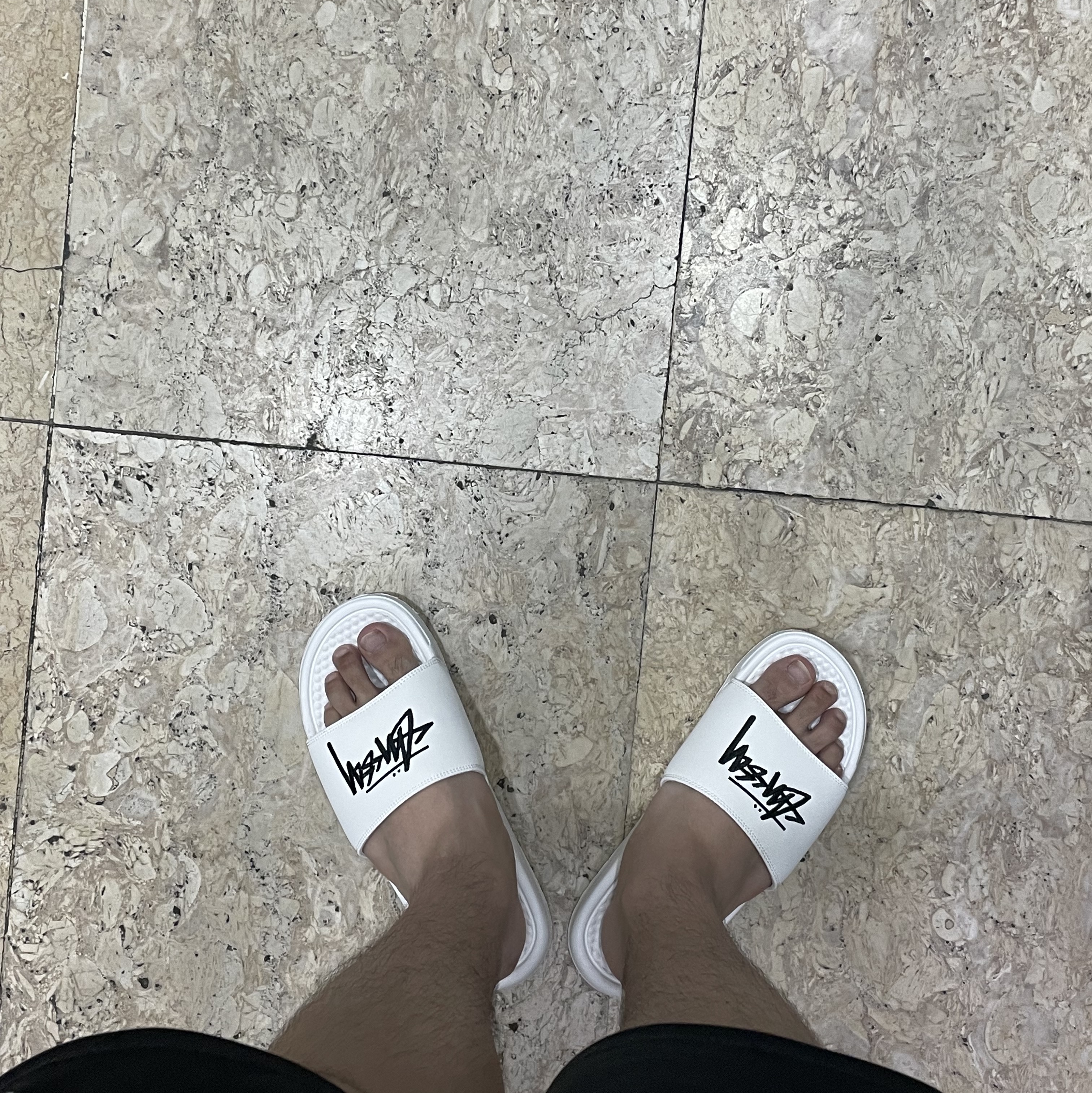 Nike x Stussy Benassi Slide Sail 착용 스타일