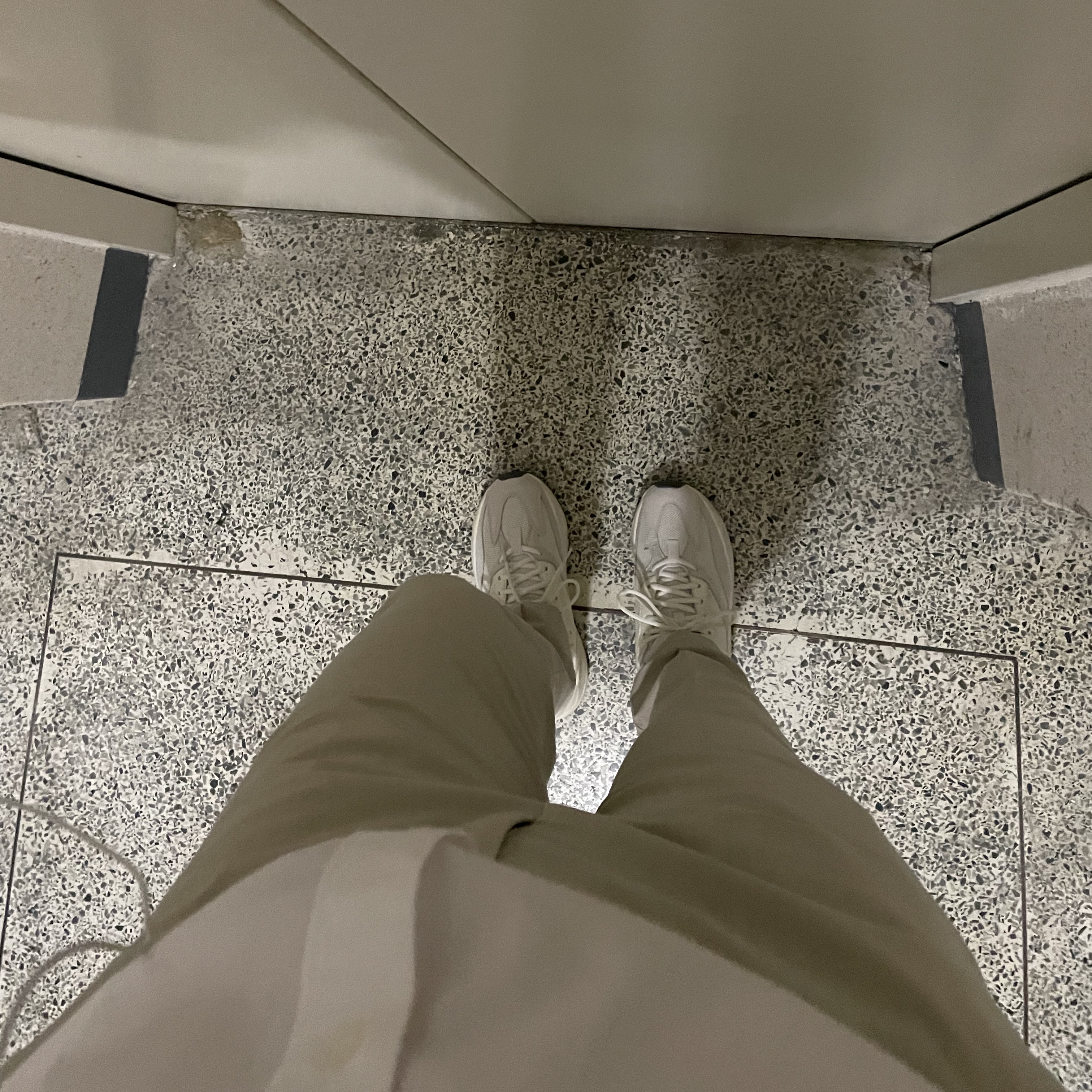 Adidas Yeezy Boost 700 Analog 2019 착용 스타일 - 4