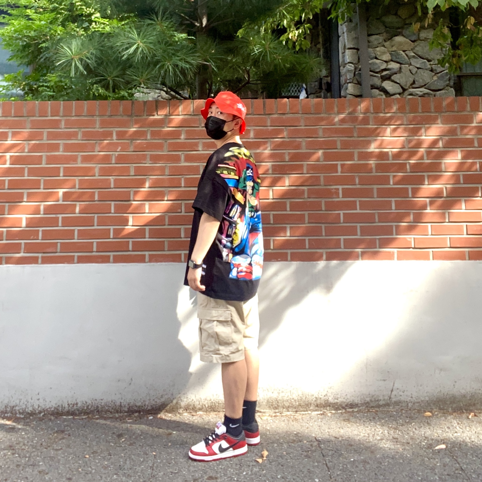 Nike SB Dunk Low Pro Chicago, Nike x Stussy Bucket Hat Habanero Red 착용 스타일