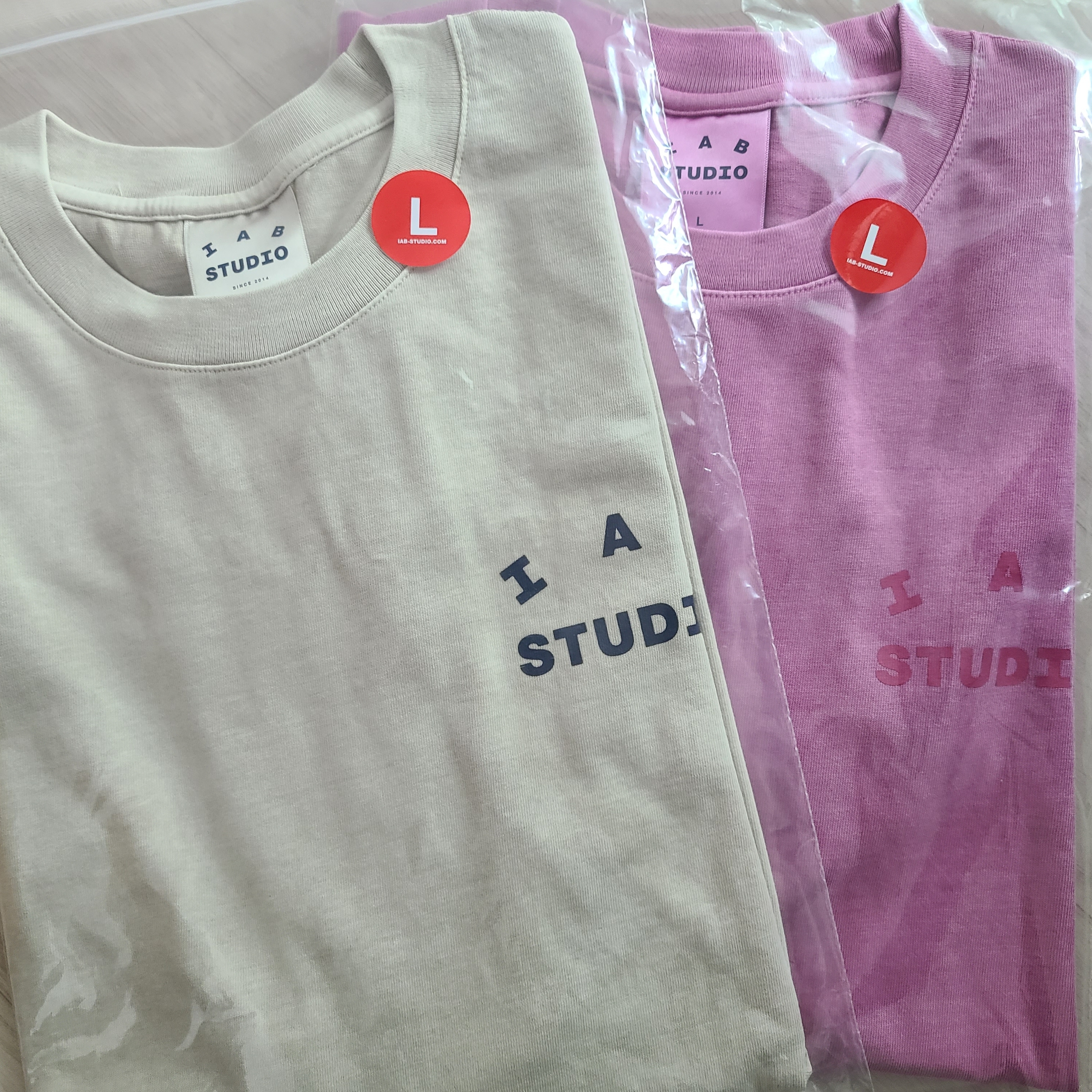 IAB Studio Pigment T-Shirt Oatmeal, IAB Studio Pigment T-Shirt Magenta 착용 스타일
