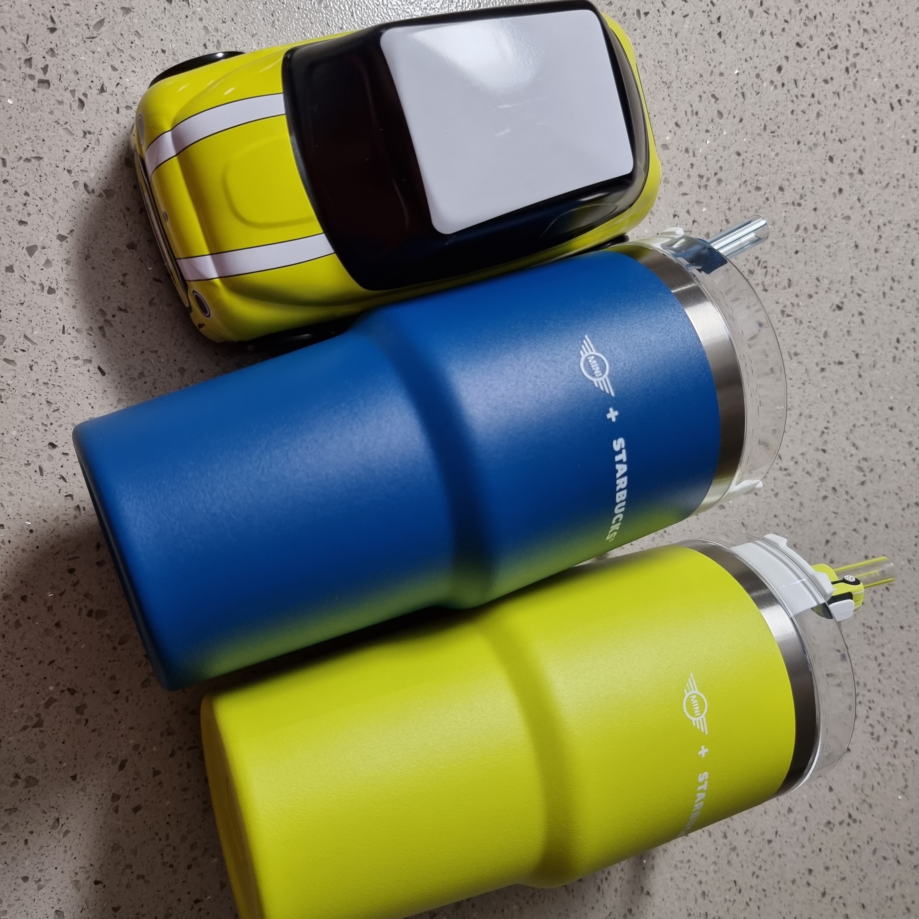 Stanley x Starbucks x MINI SS Quencher Lime Tumbler 591ml, Stanley x Starbucks x MINI SS Quencher Blue Tumbler 591ml 착용 스타일 - 3